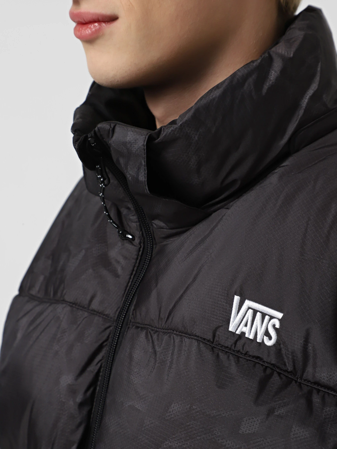 Куртки та дублянки Vans MTE Bridgewood Reversible модель VN000PJ7BLK1 Куртки та дублянки Vans MTE Bridgewood Reversible модель VN000PJ7BLK1 Фото