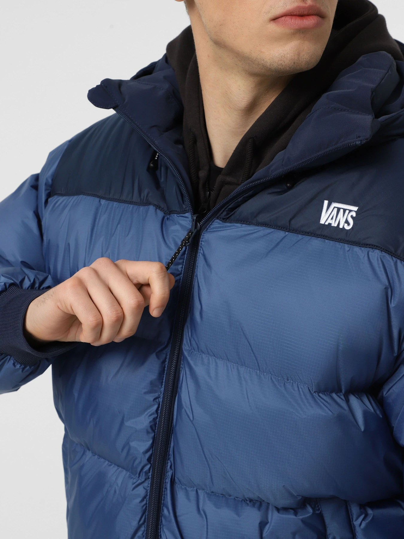 Куртки та дублянки Vans MTE Bridgewood Reversible Puffer модель VN000PJ7LKZ1 Куртки та дублянки Vans MTE Bridgewood Reversible Puffer модель VN000PJ7LKZ1 Фото