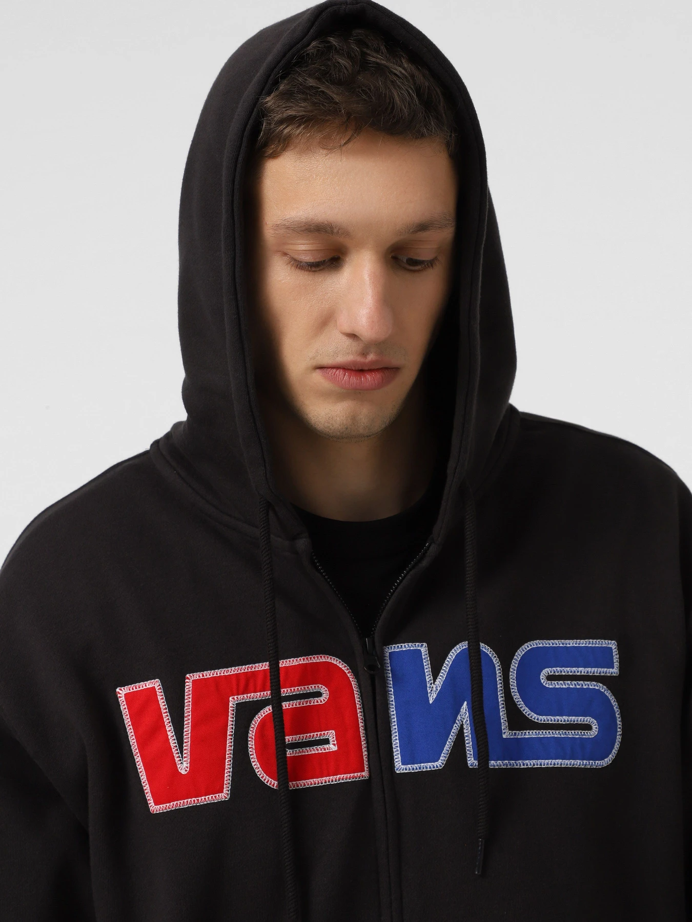 Худи и свитшоты Vans Constant модель VN000PA7BLK1 Худи и свитшоты Vans Constant модель VN000PA7BLK1 Фото