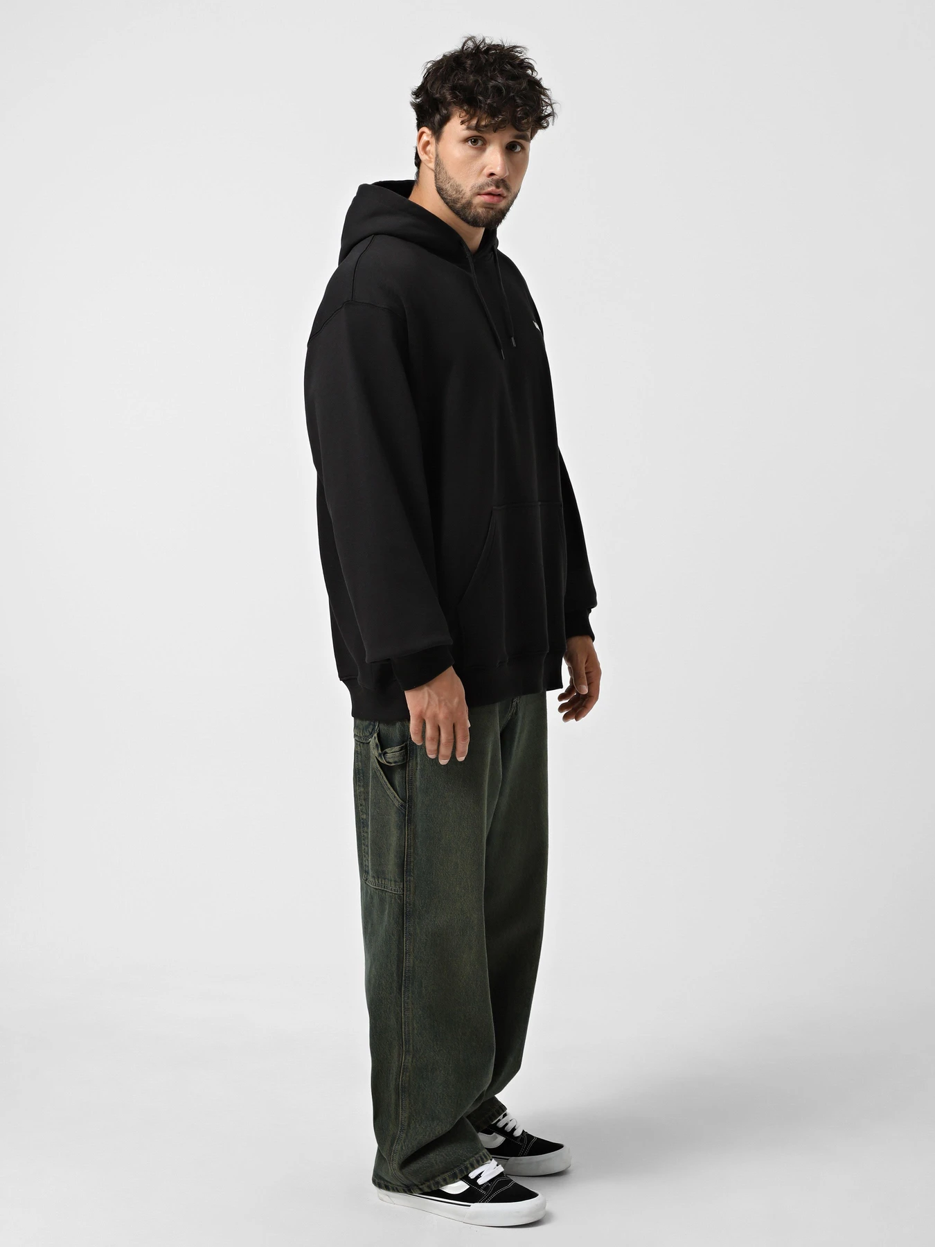 Худи и свитшоты Vans Left Chest II Loose модель VN000P21BLK1 Худи и свитшоты Vans Left Chest II Loose модель VN000P21BLK1 Фото