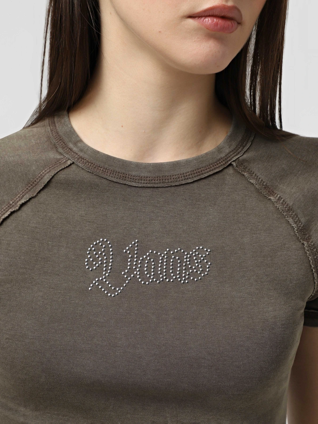 Футболки и поло Vans Claire Embellished Baby Tee модель VN000Q0PEMP1 Футболки и поло Vans Claire Embellished Baby Tee модель VN000Q0PEMP1 Фото
