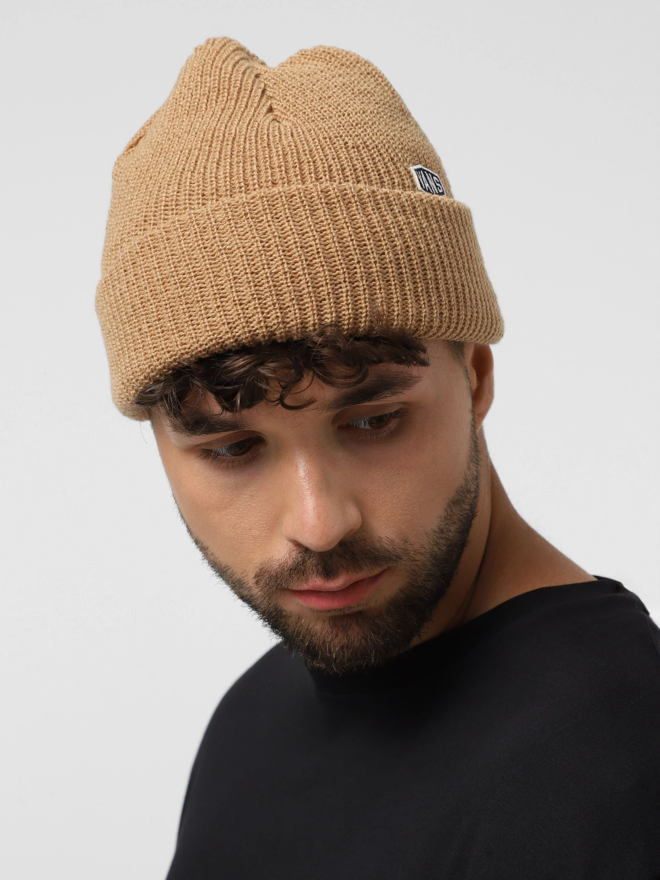 Шапки и кепки Vans Hex Patch Cuff модель VN000QAUE2V1 Шапки и кепки Vans Hex Patch Cuff модель VN000QAUE2V1 Фото