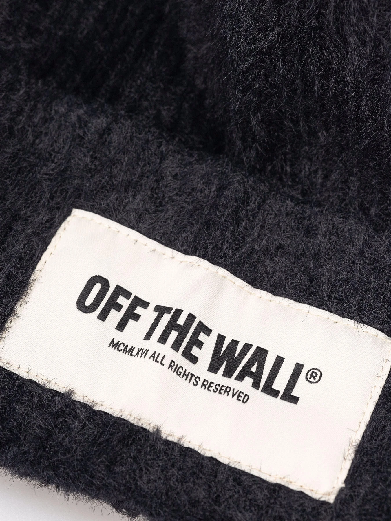 Шапки та кепки Vans модель VN000QAWBLK1 Фото