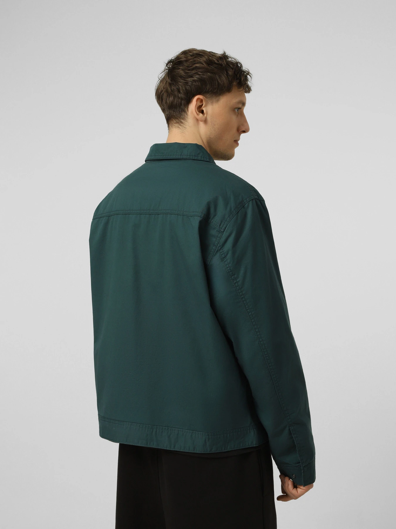 Куртки и дубленки Vans POMONA STATION JACKET модель VN000T6PFRJ1 Куртки и дубленки Vans POMONA STATION JACKET модель VN000T6PFRJ1 Фото