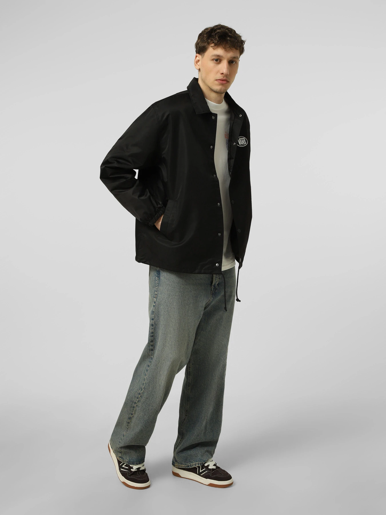 Куртки та дублянки Vans TORREY NYLON COACHES JACKET 2. модель VN000TREY281 Куртки та дублянки Vans TORREY NYLON COACHES JACKET 2. модель VN000TREY281 Фото