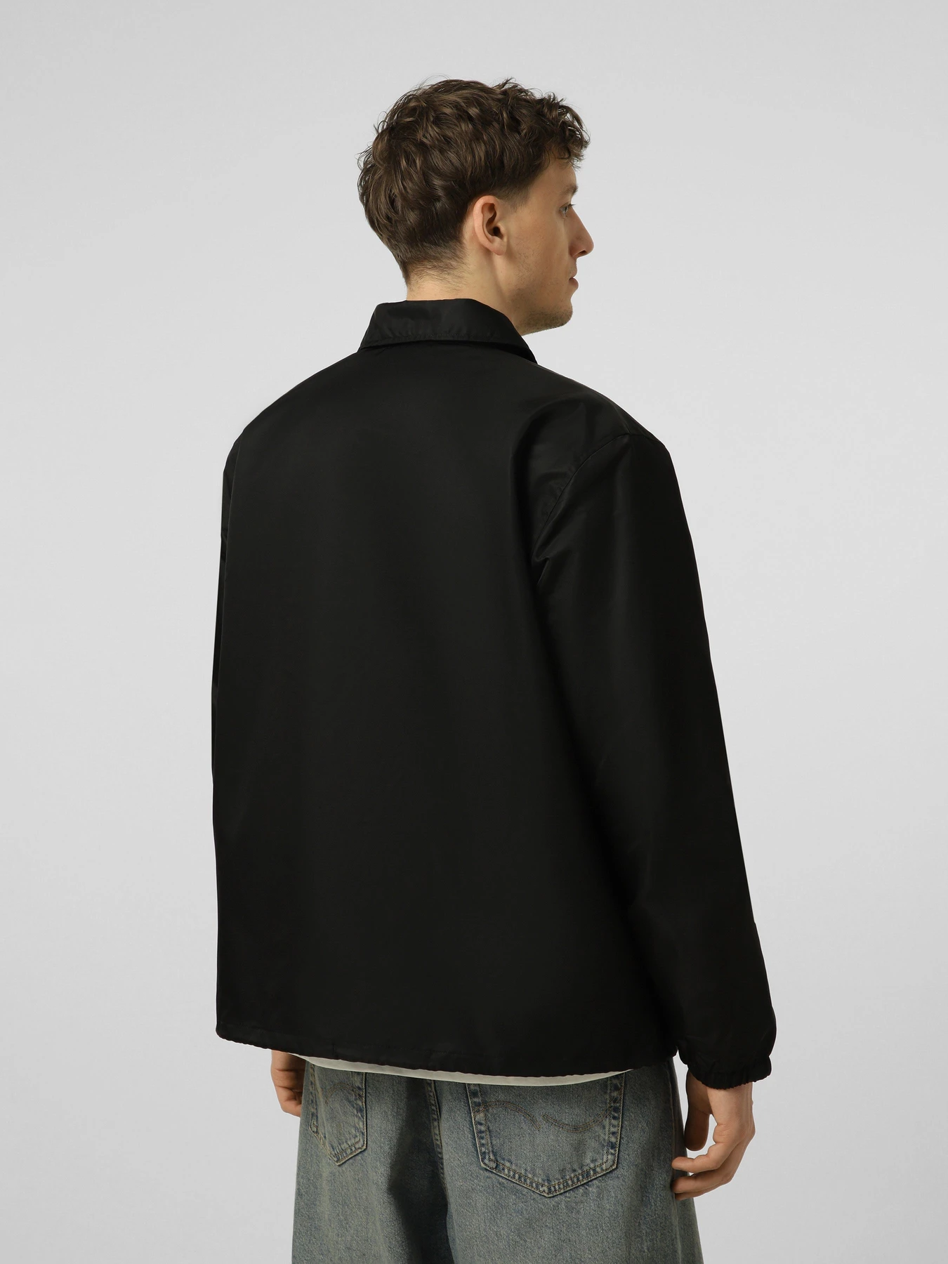 Куртки та дублянки Vans TORREY NYLON COACHES JACKET 2. модель VN000TREY281 Куртки та дублянки Vans TORREY NYLON COACHES JACKET 2. модель VN000TREY281 Фото
