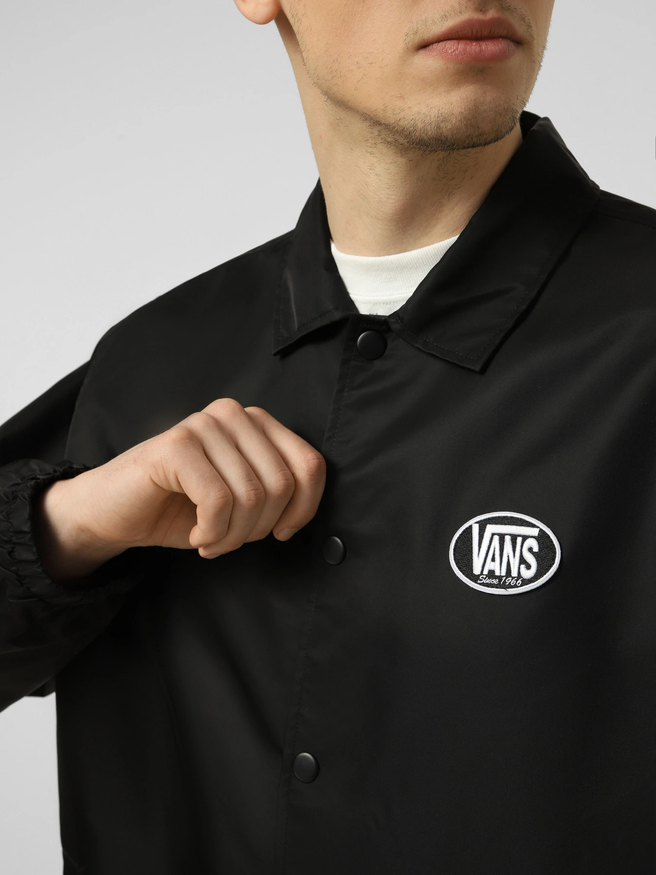 Куртки та дублянки Vans TORREY NYLON COACHES JACKET 2. модель VN000TREY281 Куртки та дублянки Vans TORREY NYLON COACHES JACKET 2. модель VN000TREY281 Фото