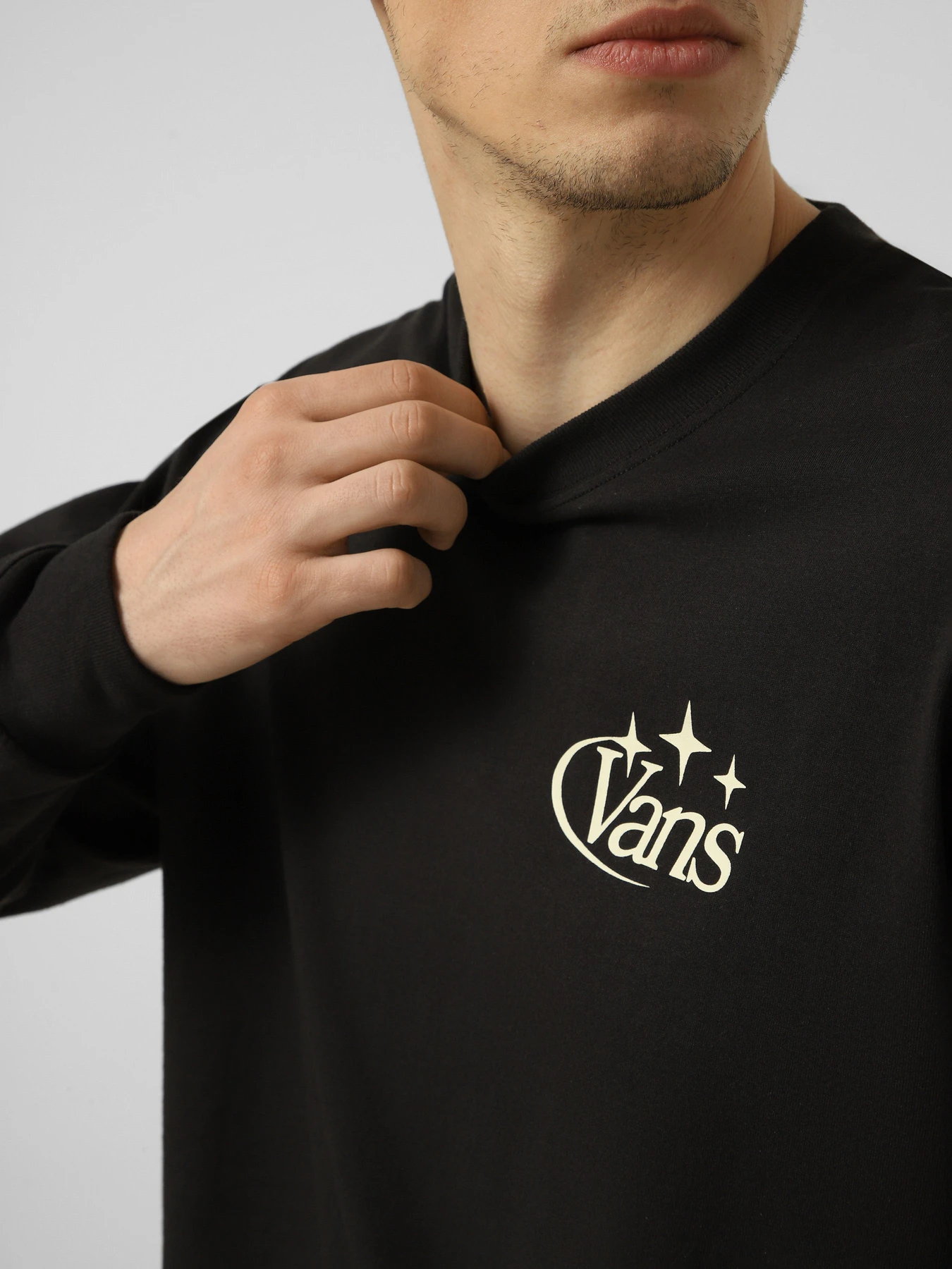 Худи и свитшоты Vans ADVANCED VEE LS TEE модель VN000SX4BLK1 Худи и свитшоты Vans ADVANCED VEE LS TEE модель VN000SX4BLK1 Фото