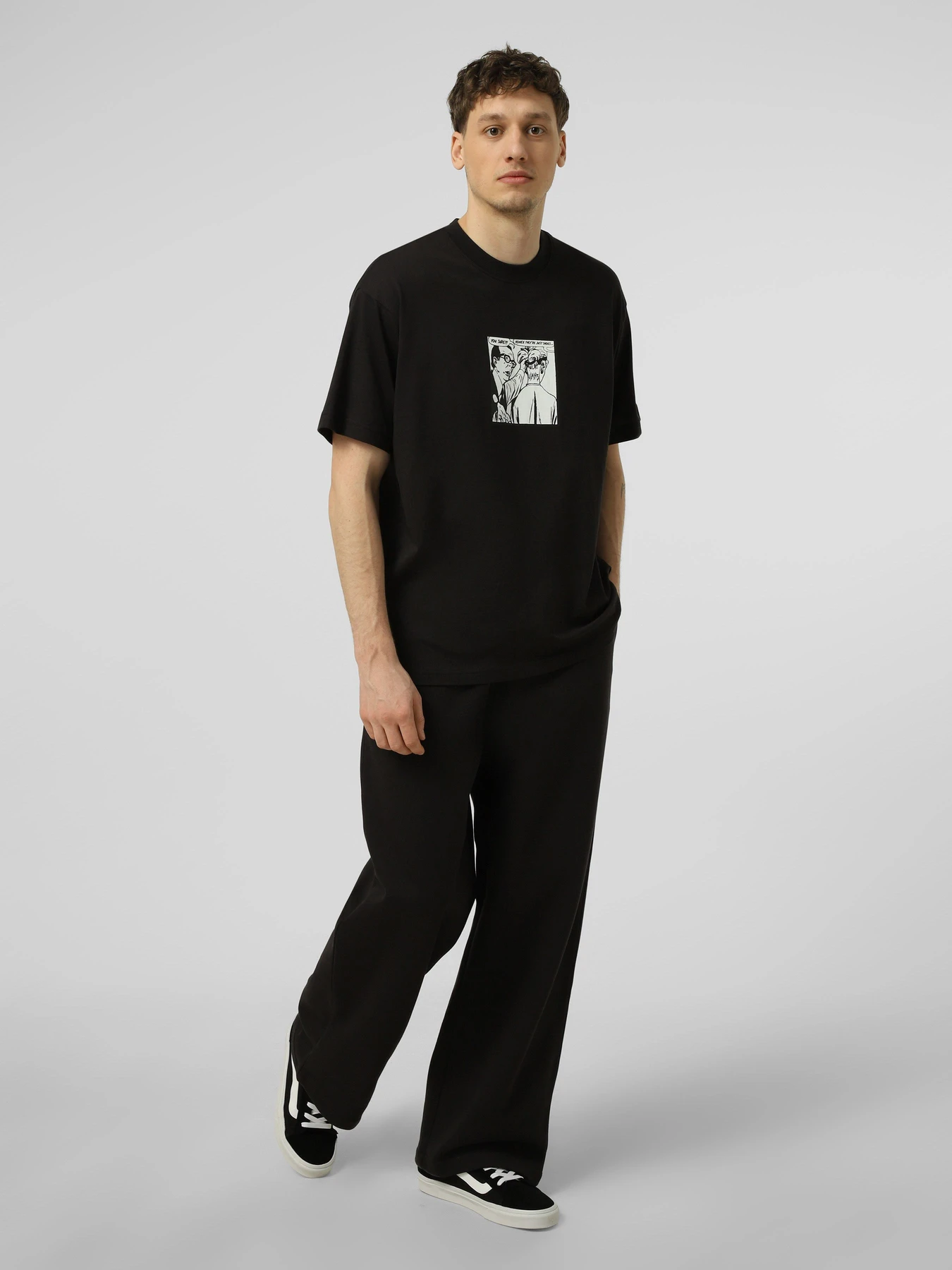 Брюки Vans STRAIGHT LEG SWEATPANT модель VN000XDABLK1 Брюки Vans STRAIGHT LEG SWEATPANT модель VN000XDABLK1 Фото