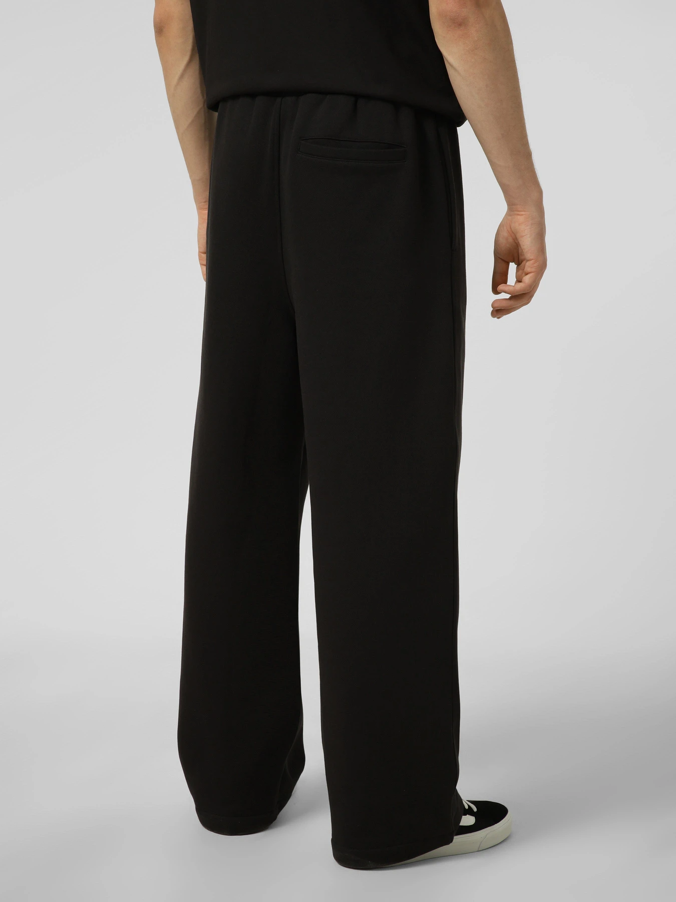 Брюки Vans STRAIGHT LEG SWEATPANT модель VN000XDABLK1 Брюки Vans STRAIGHT LEG SWEATPANT модель VN000XDABLK1 Фото