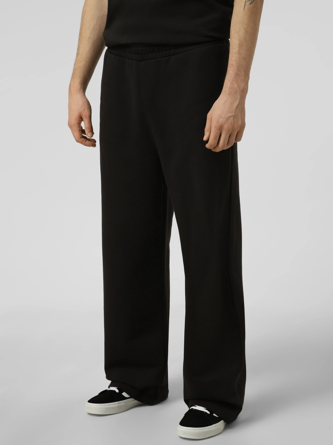 Брюки Vans STRAIGHT LEG SWEATPANT модель VN000XDABLK1 Брюки Vans STRAIGHT LEG SWEATPANT модель VN000XDABLK1 Фото