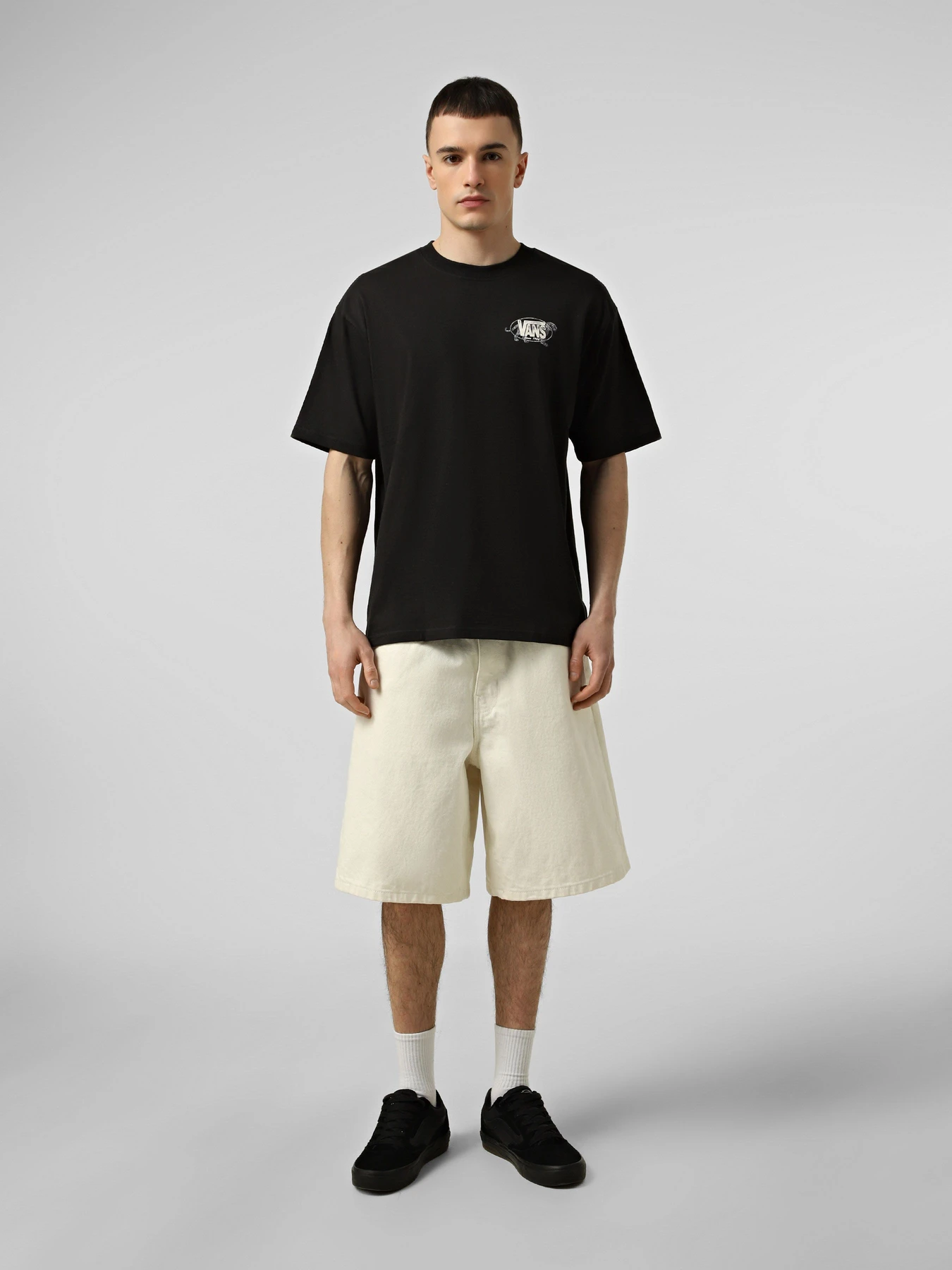 Футболки и поло Vans AWAKEN TIGER SS TEE модель VN000XHTBLK1 Футболки и поло Vans AWAKEN TIGER SS TEE модель VN000XHTBLK1 Фото
