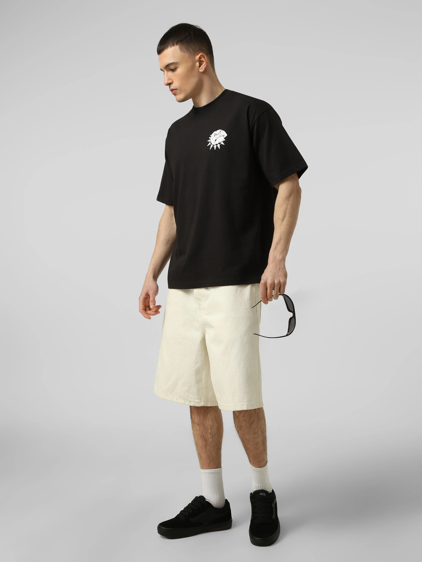 Футболки и поло Vans BULLY SS TEE модель VN000XHRBLK1 Футболки и поло Vans BULLY SS TEE модель VN000XHRBLK1 Фото