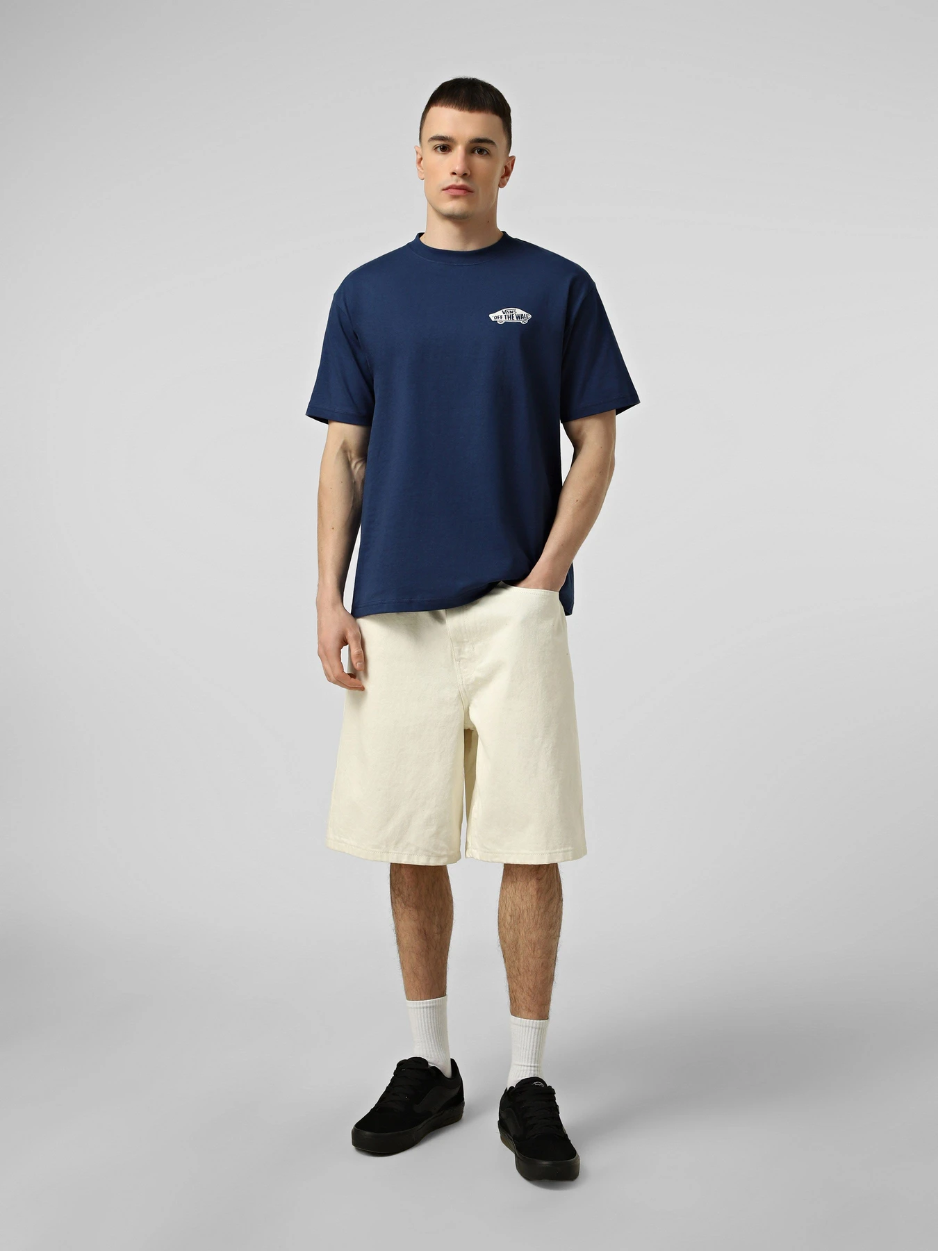 Футболки и поло Vans DOUBLE STANDARD SS TEE модель VN000SYDFOB1 Футболки и поло Vans DOUBLE STANDARD SS TEE модель VN000SYDFOB1 Фото