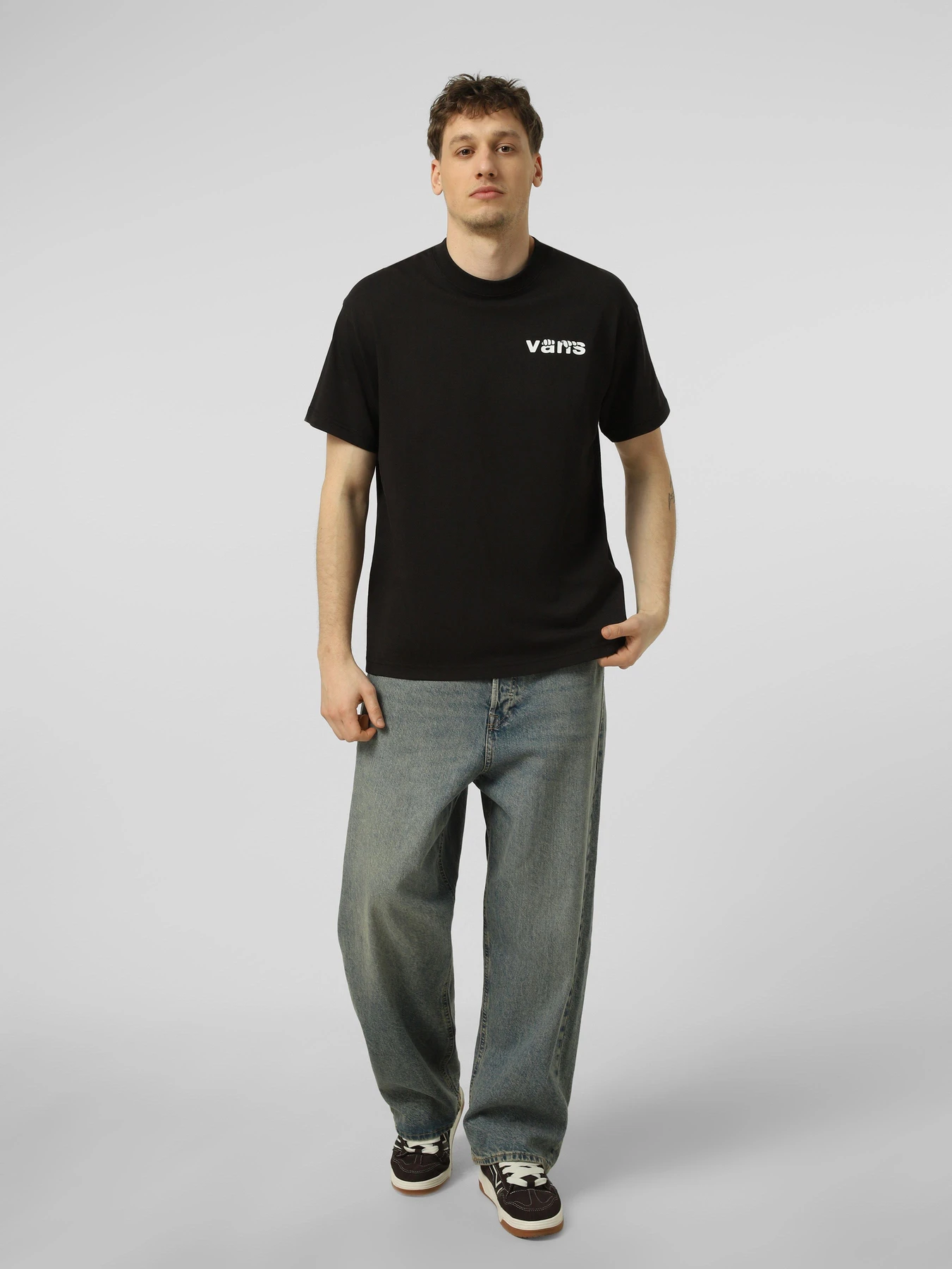 Футболки і поло Vans KEYHOLE CLASSIC SS TEE модель VN000VYFBLK1 Фото