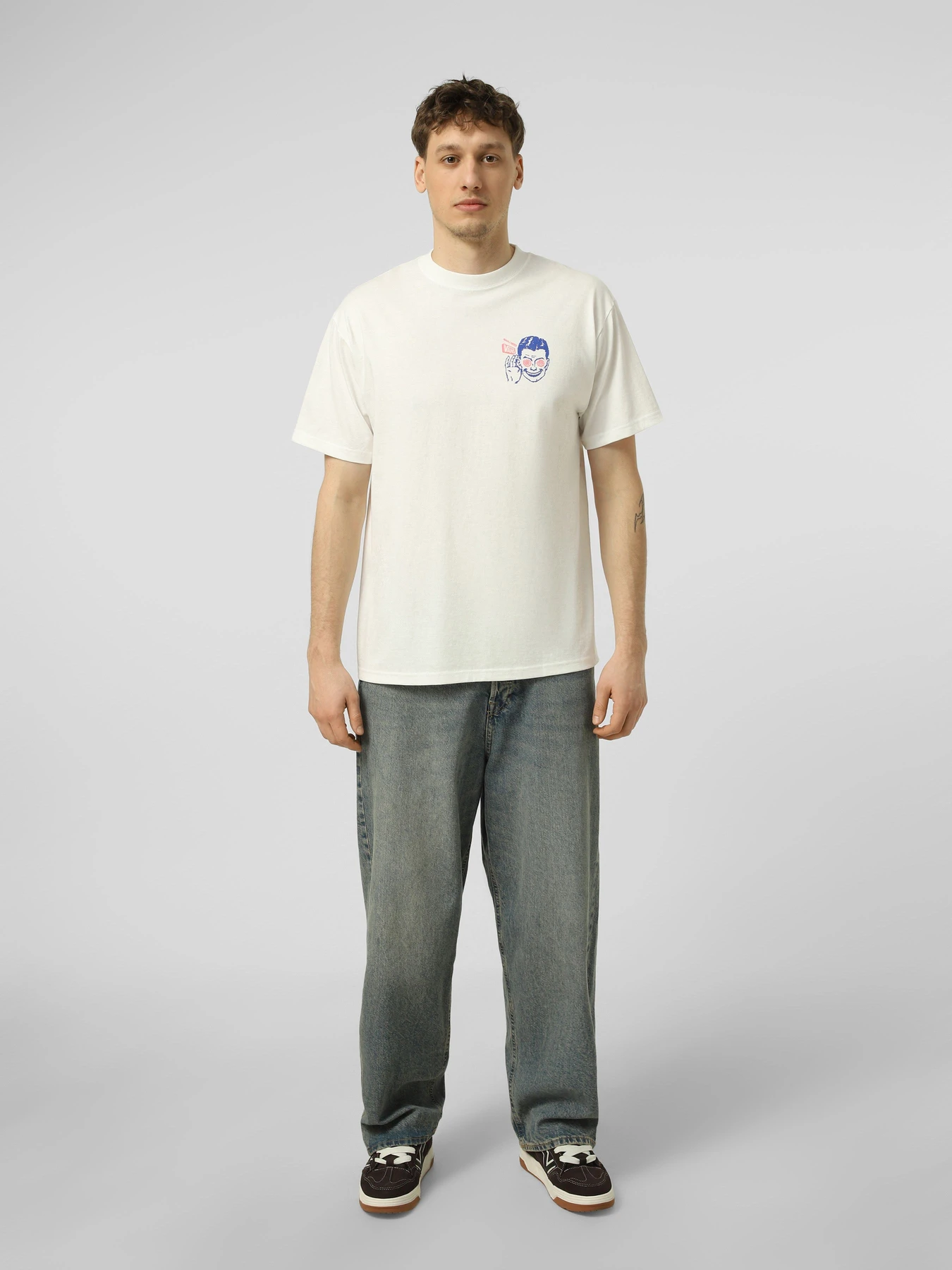 Футболки і поло Vans NEED VANS SS TEE модель VN000TQDWHT1 Футболки і поло Vans NEED VANS SS TEE модель VN000TQDWHT1 Фото