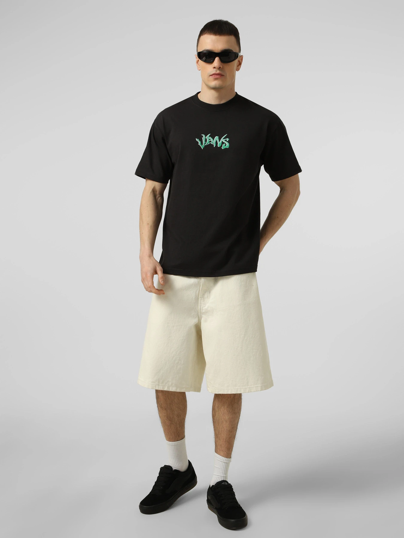 Футболки і поло Vans WILD CIRCLE SS TEE модель VN000SY0BLK1 Фото