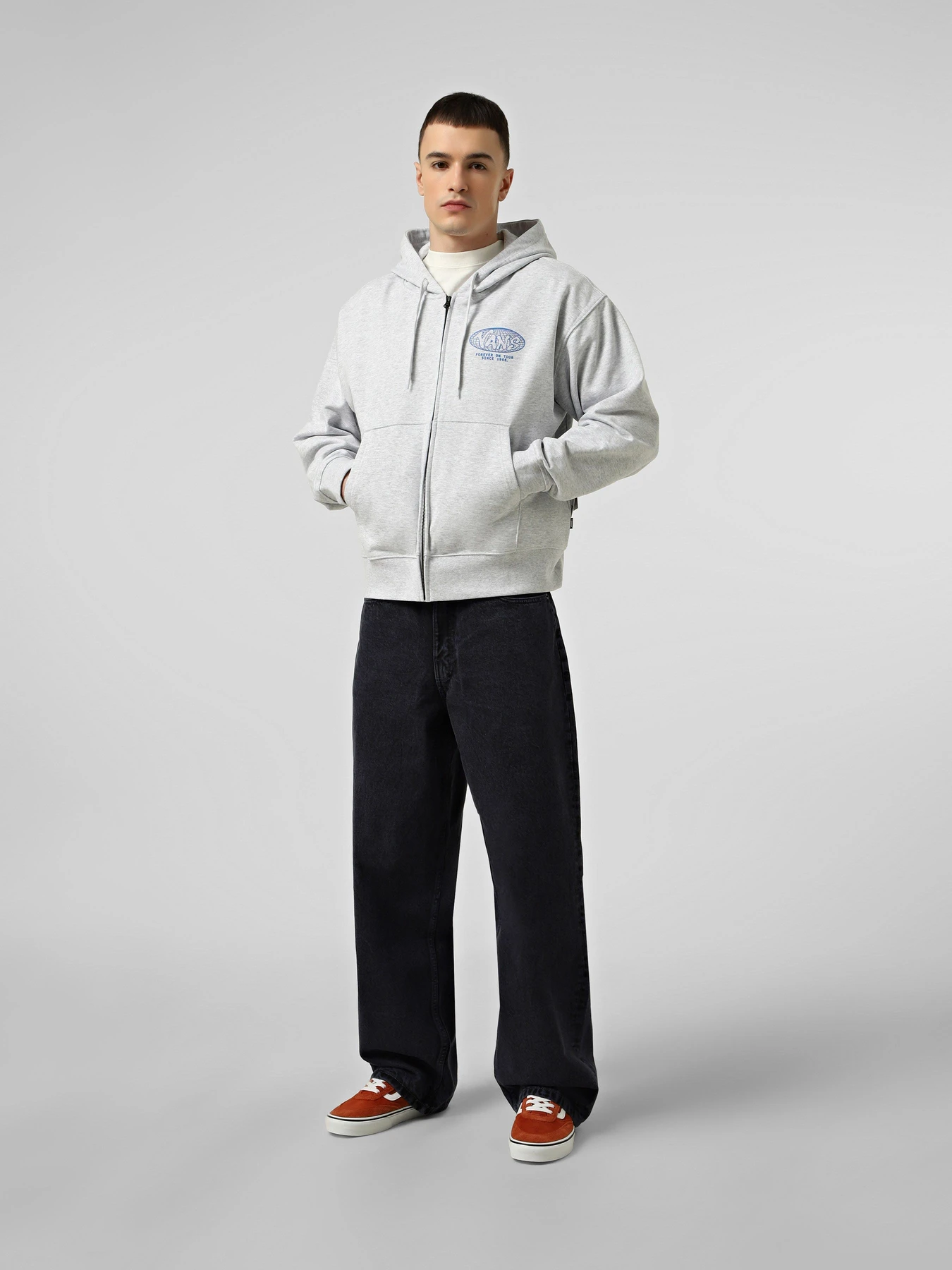 Худи и свитшоты Vans WORLD TOUR LOOSE FZ модель VN000W4B1QI1 Худи и свитшоты Vans WORLD TOUR LOOSE FZ модель VN000W4B1QI1 Фото