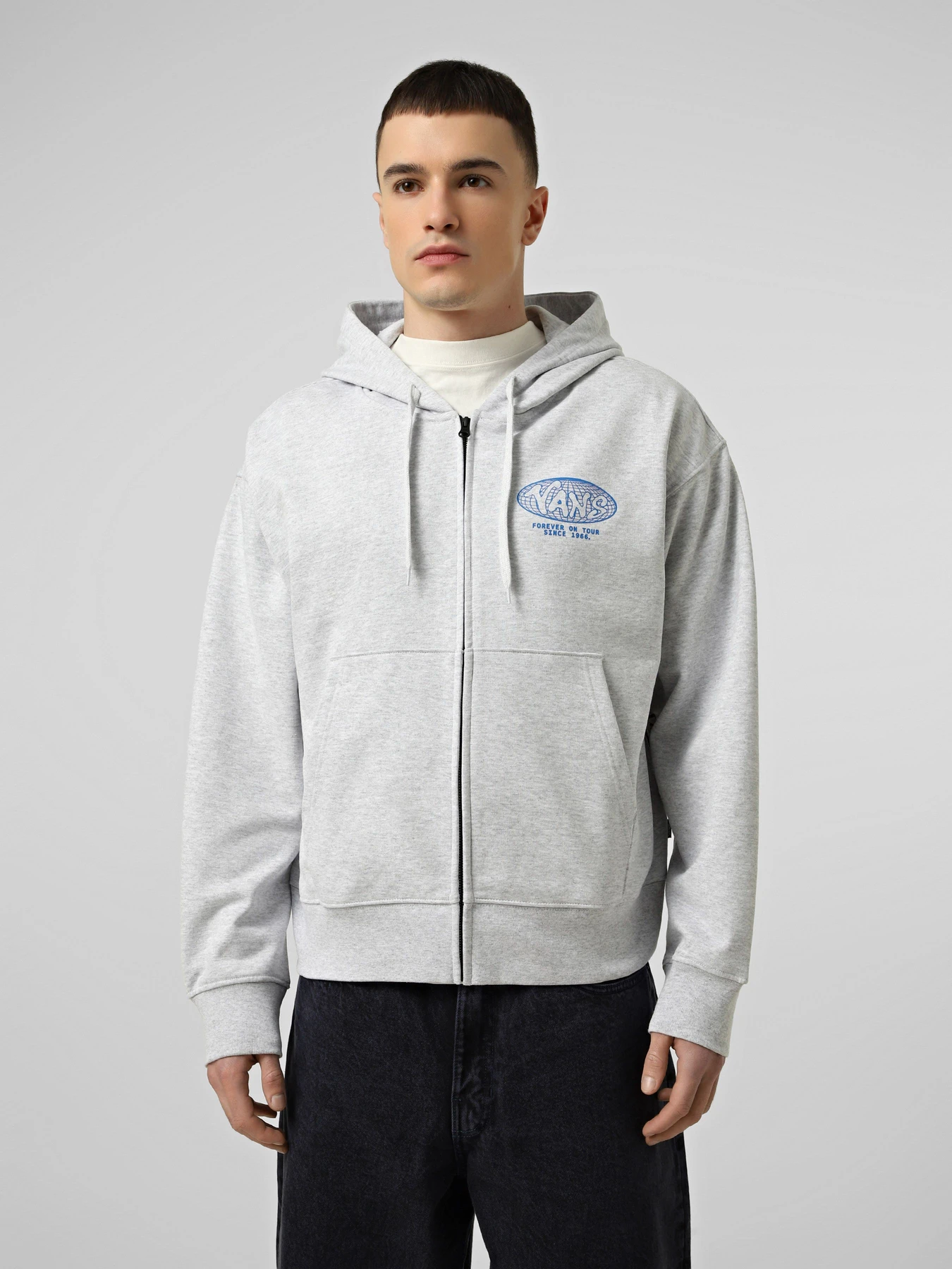 Худи и свитшоты Vans WORLD TOUR LOOSE FZ модель VN000W4B1QI1 Худи и свитшоты Vans WORLD TOUR LOOSE FZ модель VN000W4B1QI1 Фото