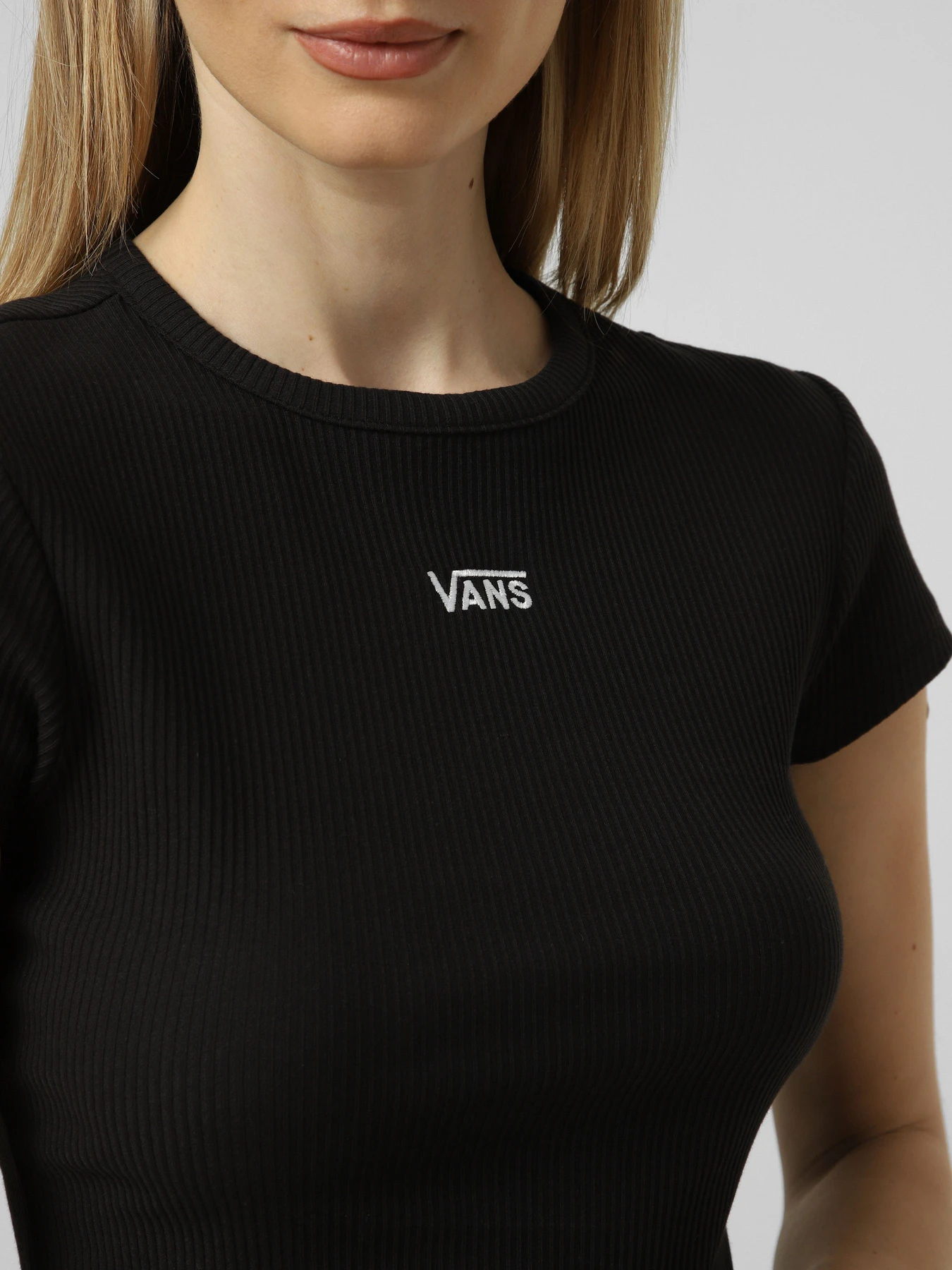 Футболки і поло Vans CAMERON TEE модель VN000RD1BLK1 Футболки і поло Vans CAMERON TEE модель VN000RD1BLK1 Фото