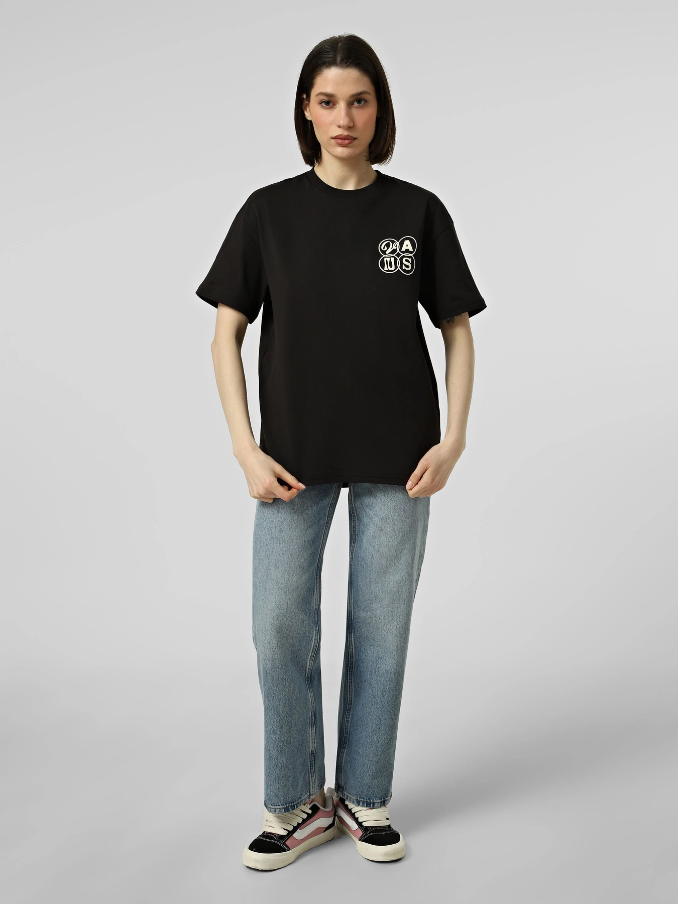 Футболки и поло Vans ELLIPSE OS TEE модель VN000XECBLK1 Фото