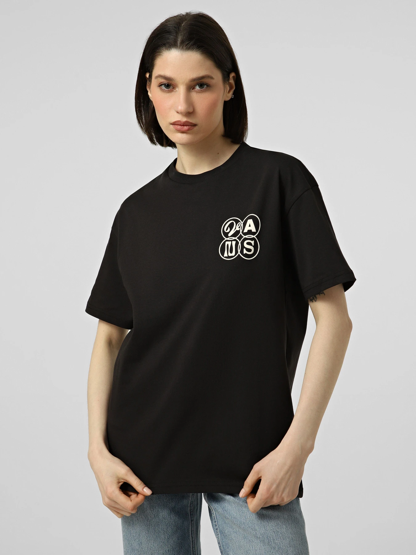 Футболки и поло Vans ELLIPSE OS TEE модель VN000XECBLK1 Фото
