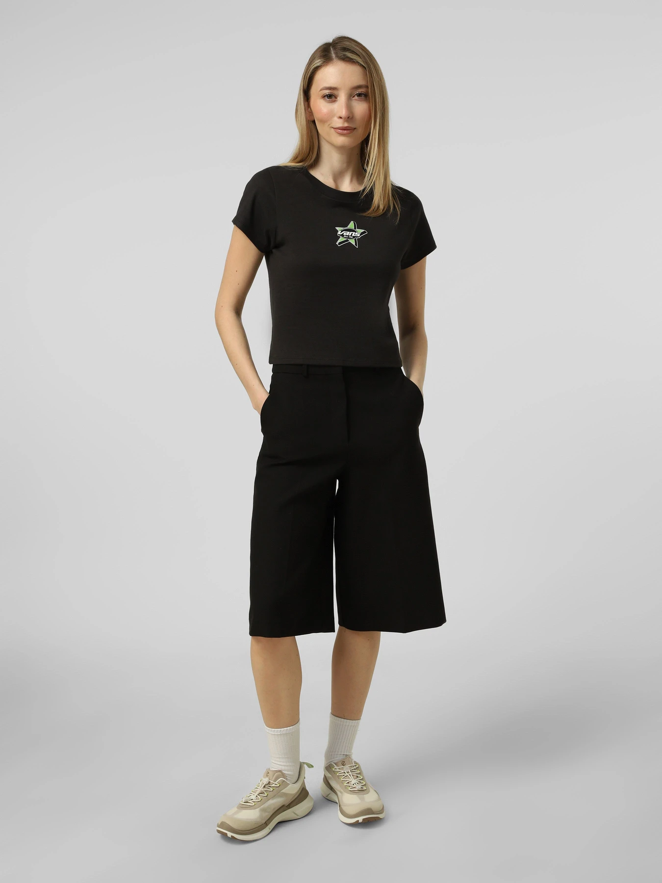 Футболки і поло Vans STARMARKED SS BABY TEE модель VN000SWBBLK1 Футболки і поло Vans STARMARKED SS BABY TEE модель VN000SWBBLK1 Фото