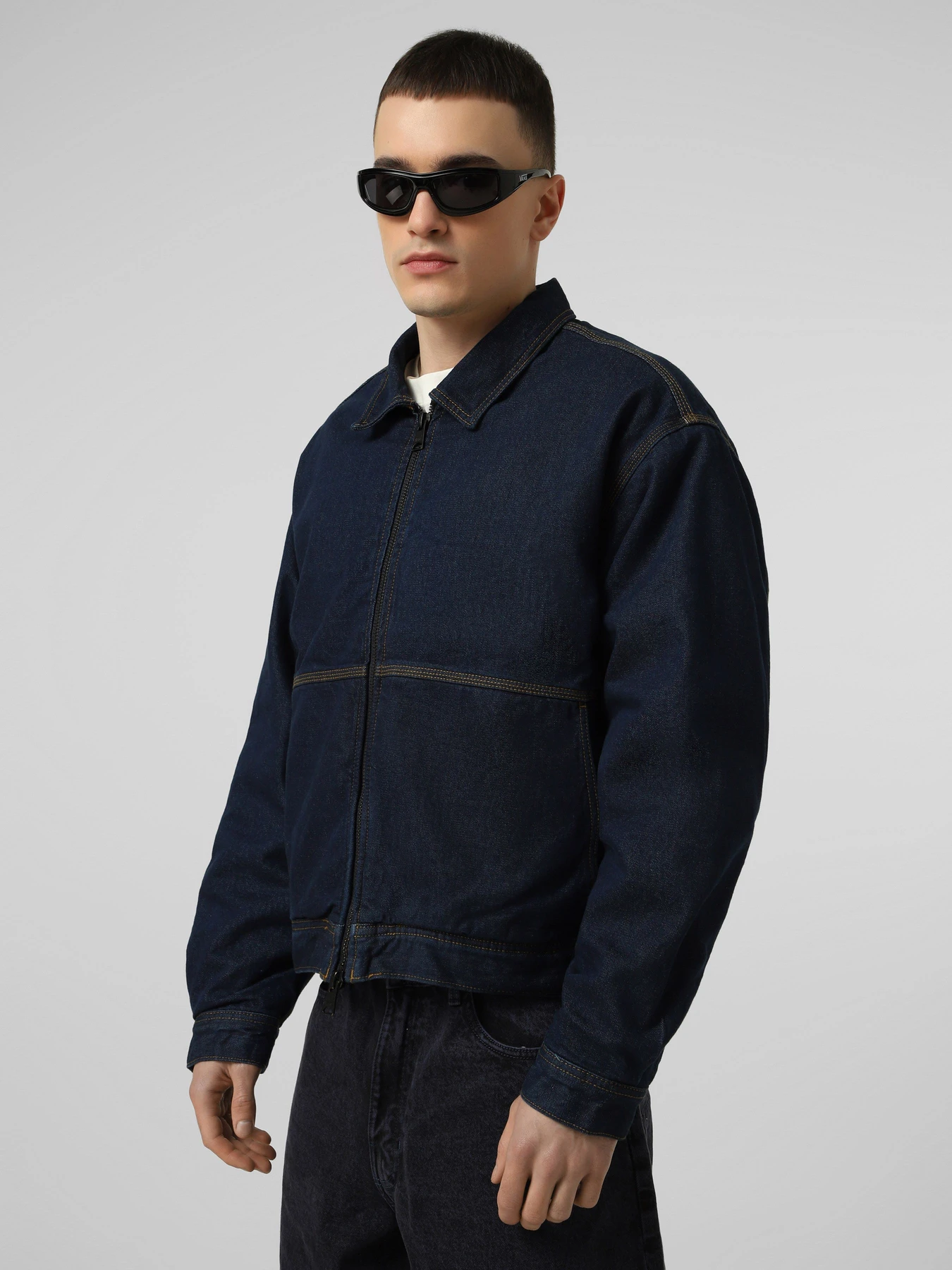 Куртки и дубленки Vans LX DENIM STATION JACKET модель VN000T6EDIN1 Куртки и дубленки Vans LX DENIM STATION JACKET модель VN000T6EDIN1 Фото