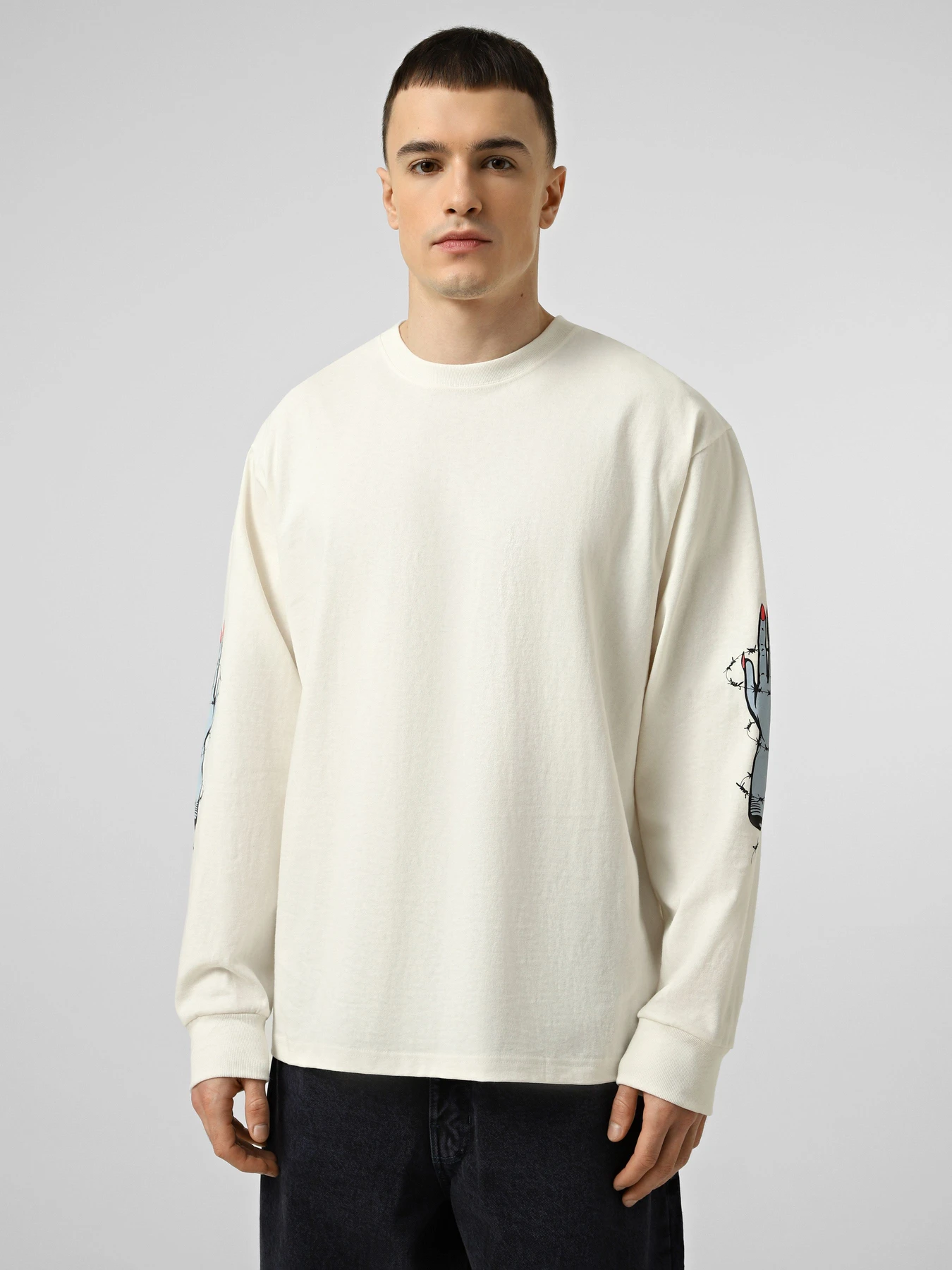 Худи и свитшоты Vans LX DAYANA ZOMBIE HAND LS TEE модель VN000ST1C9F1 Худи и свитшоты Vans LX DAYANA ZOMBIE HAND LS TEE модель VN000ST1C9F1 Фото