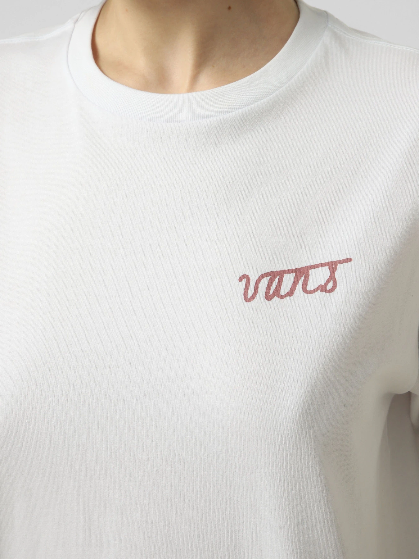 Футболки и поло Vans CRYSTAL DREAM OS TEE модель VN000XEBWHT1 Фото