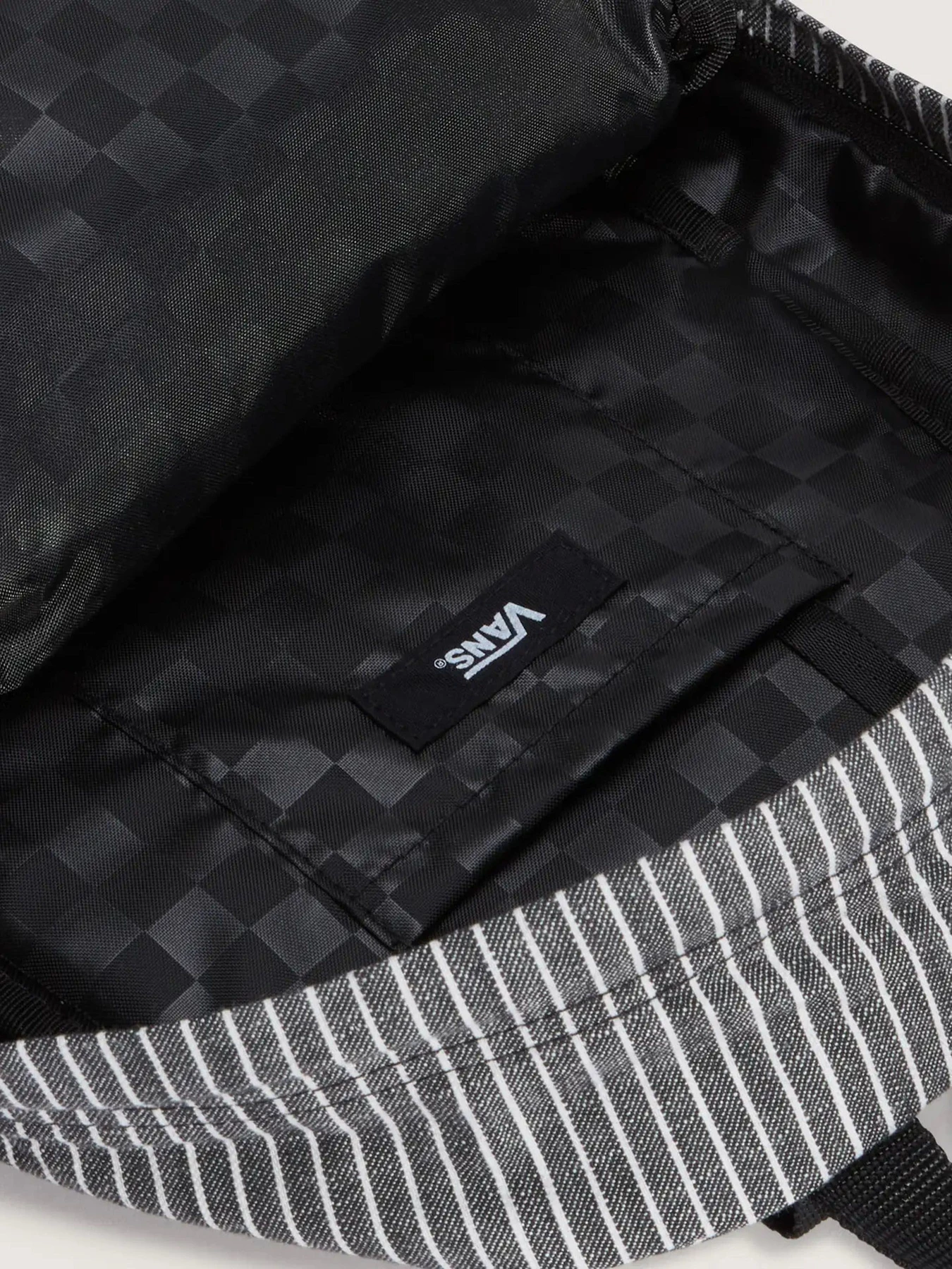 Рюкзаки Vans OLD SKOOL MINI BACKPACK модель VN000Q9AYB21 Рюкзаки Vans OLD SKOOL MINI BACKPACK модель VN000Q9AYB21 Фото