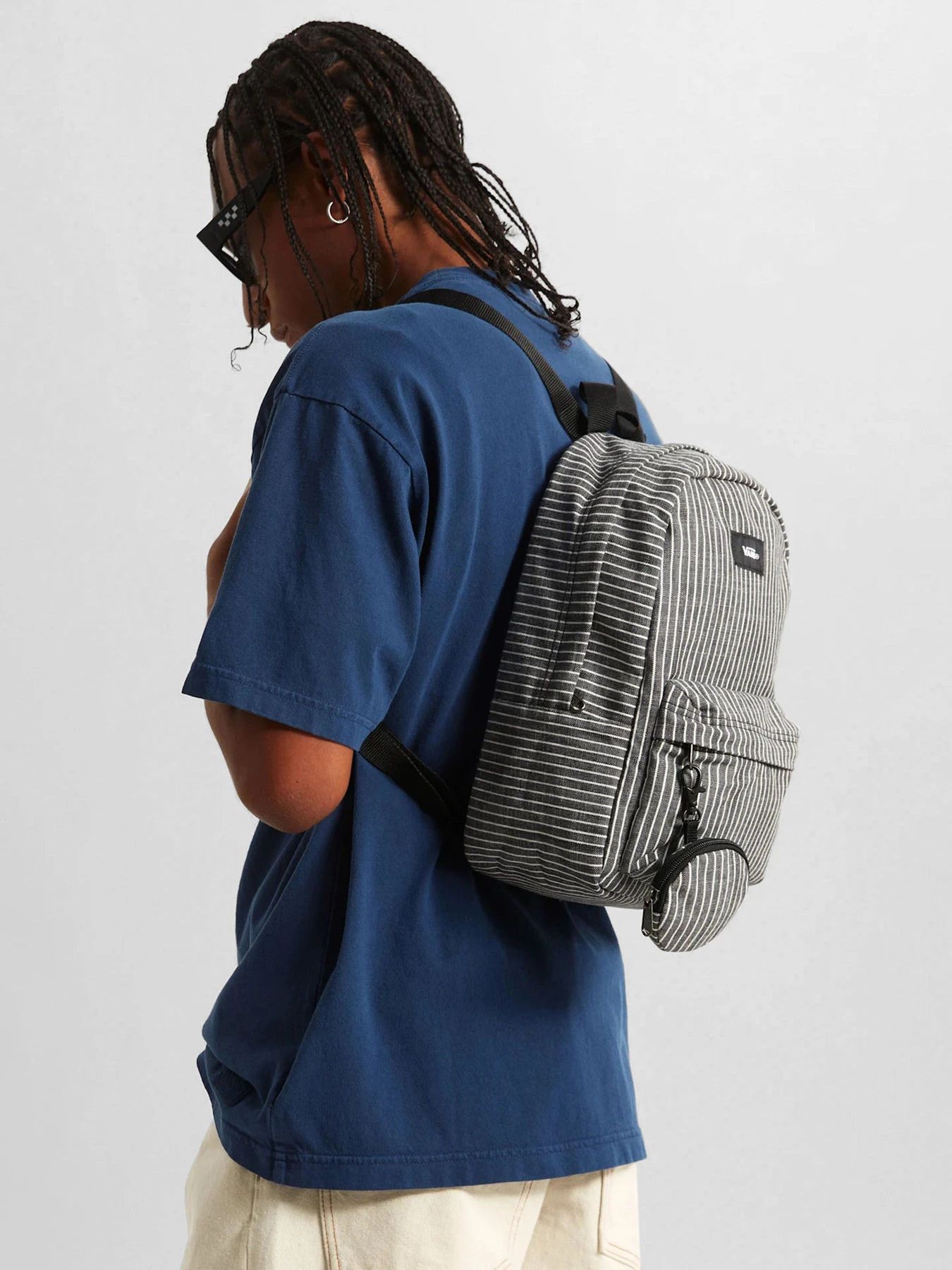 Рюкзаки Vans OLD SKOOL MINI BACKPACK модель VN000Q9AYB21 Рюкзаки Vans OLD SKOOL MINI BACKPACK модель VN000Q9AYB21 Фото