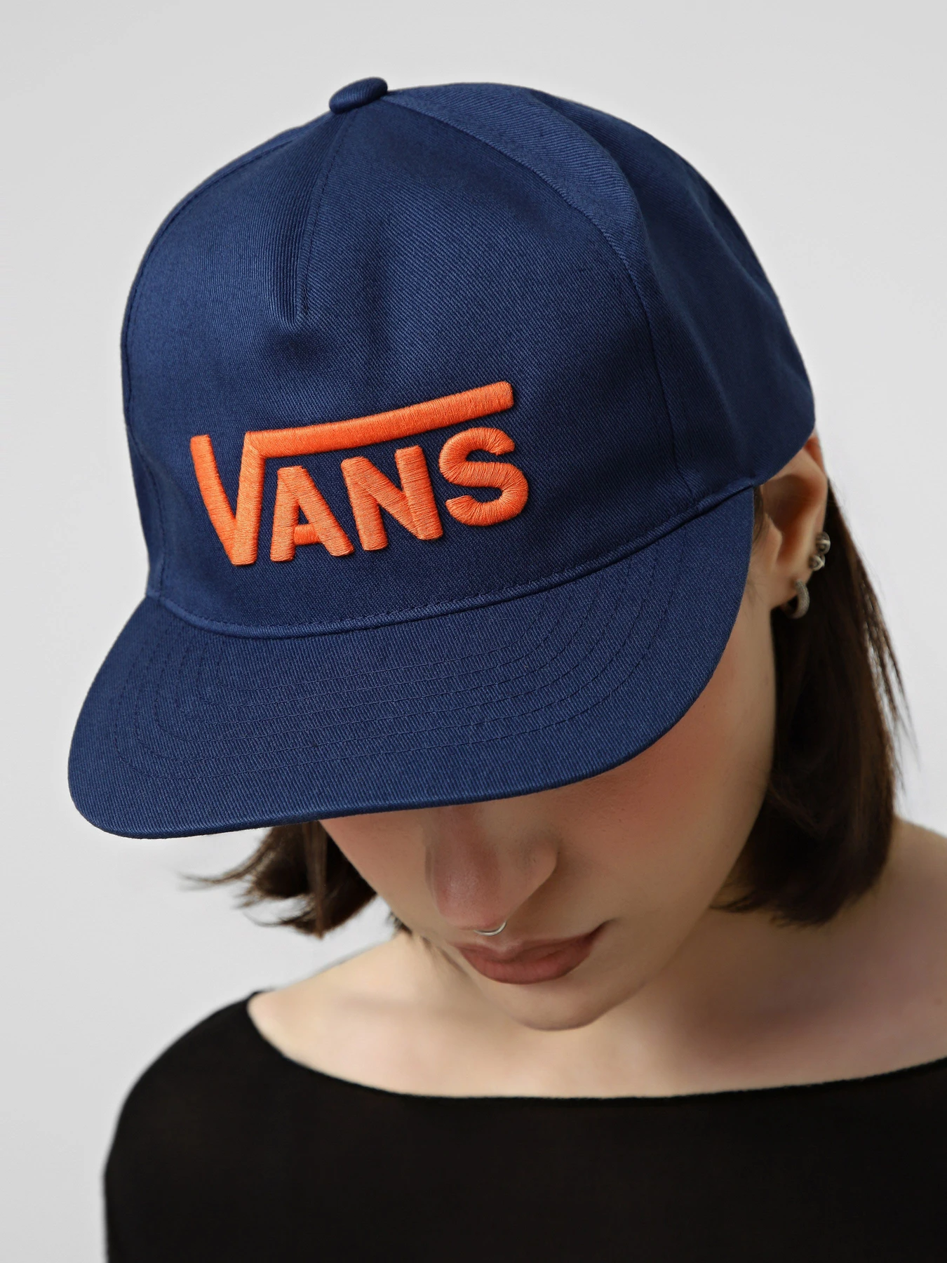 Шапки и кепки Vans DROP V LOGO SNAPBACK модель VN000QAHFOB1 Фото
