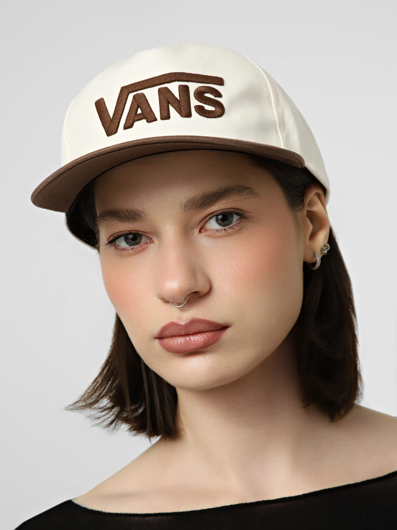 Шапки и кепки Vans DROP V LOGO SNAPBACK модель VN000QAHFST1 Фото