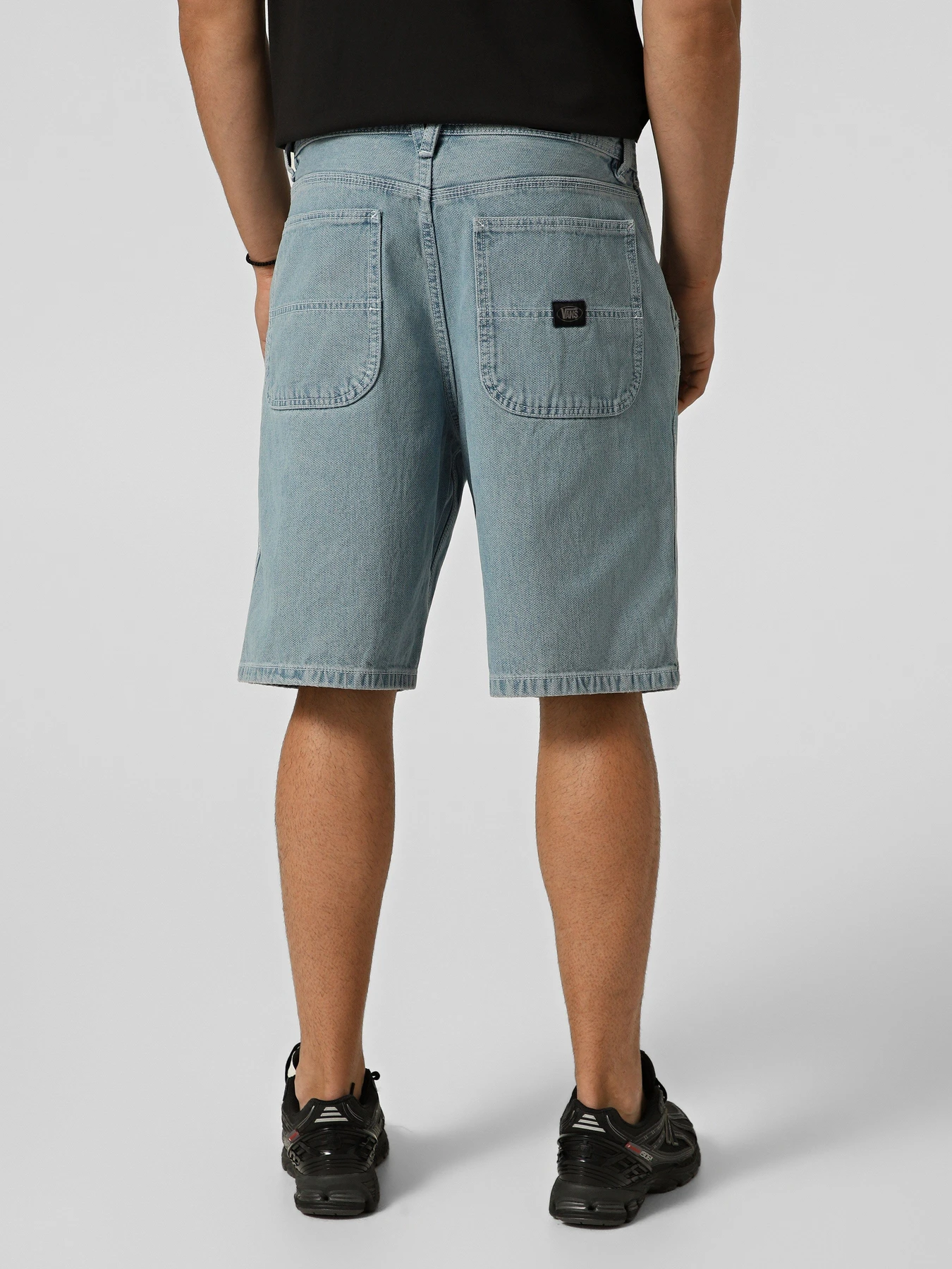 Шорты Vans CHORE LOOSE DENIM SHORT модель VN000T51CDX1 Шорты Vans CHORE LOOSE DENIM SHORT модель VN000T51CDX1 Фото