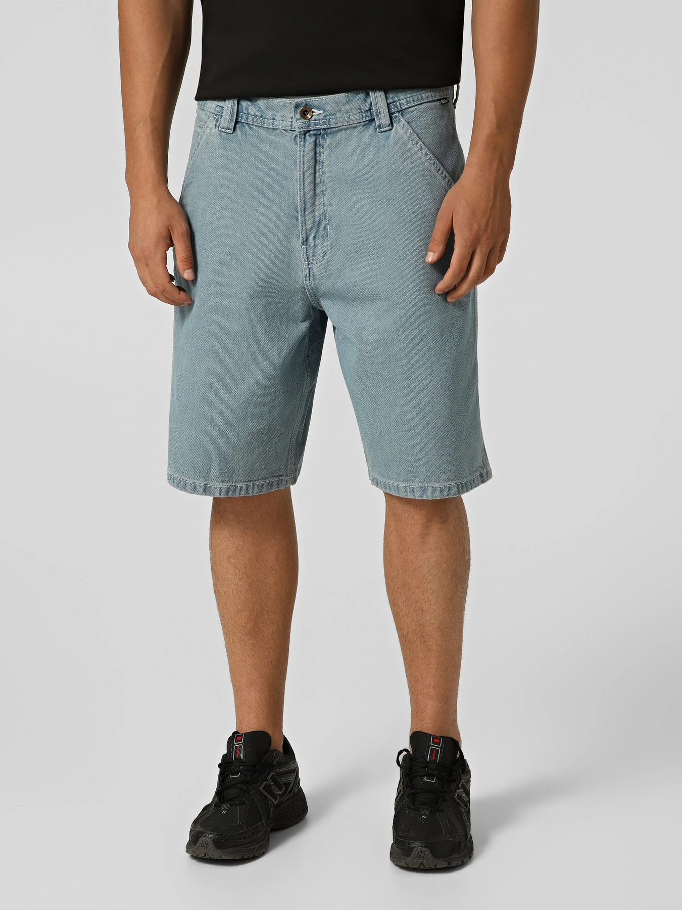 Шорты Vans CHORE LOOSE DENIM SHORT модель VN000T51CDX1 Шорты Vans CHORE LOOSE DENIM SHORT модель VN000T51CDX1 Фото