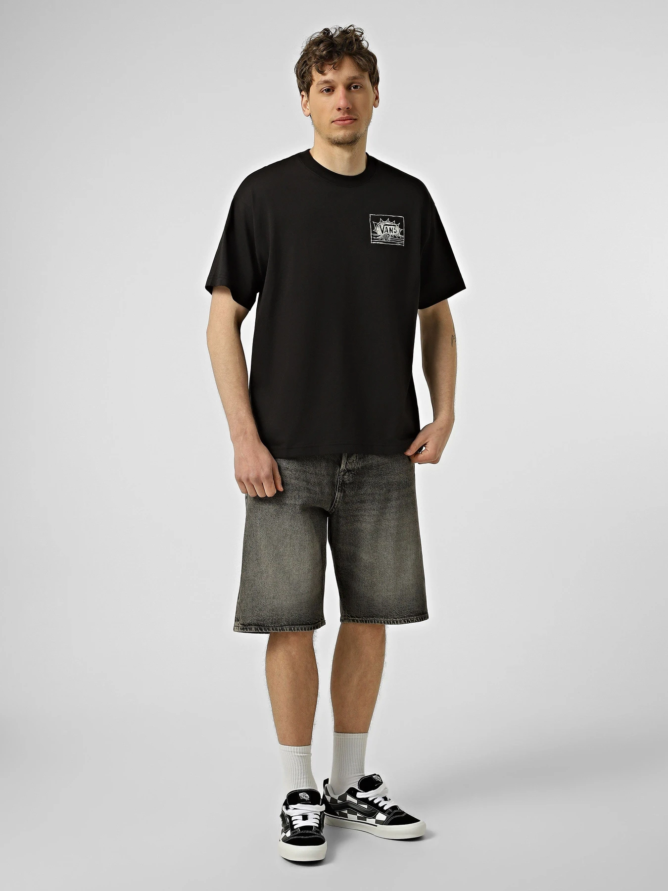 Футболки і поло Vans BRIGHT DAY SS TEE модель VN000TRGBLK1 Фото
