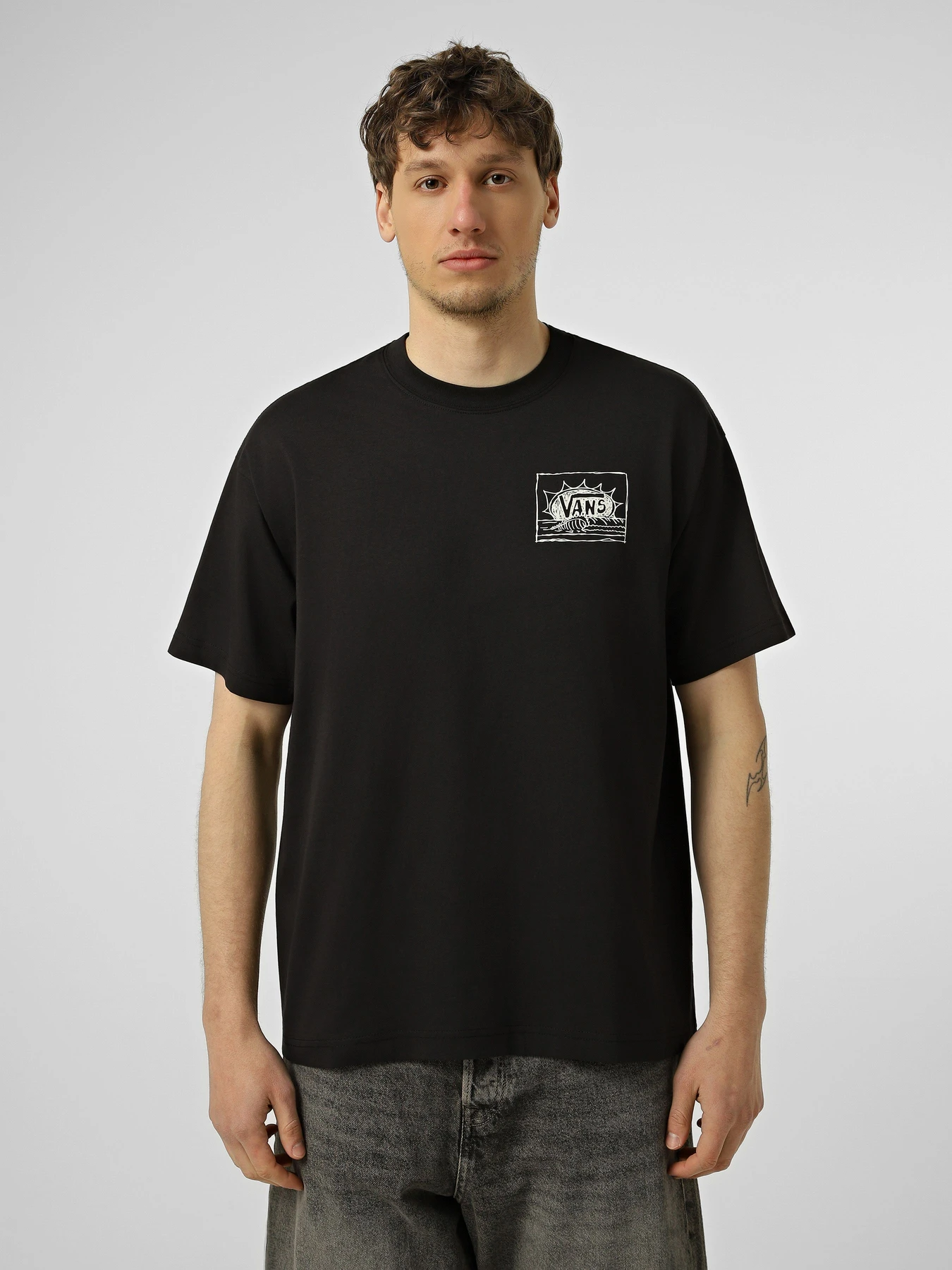 Футболки і поло Vans BRIGHT DAY SS TEE модель VN000TRGBLK1 Фото