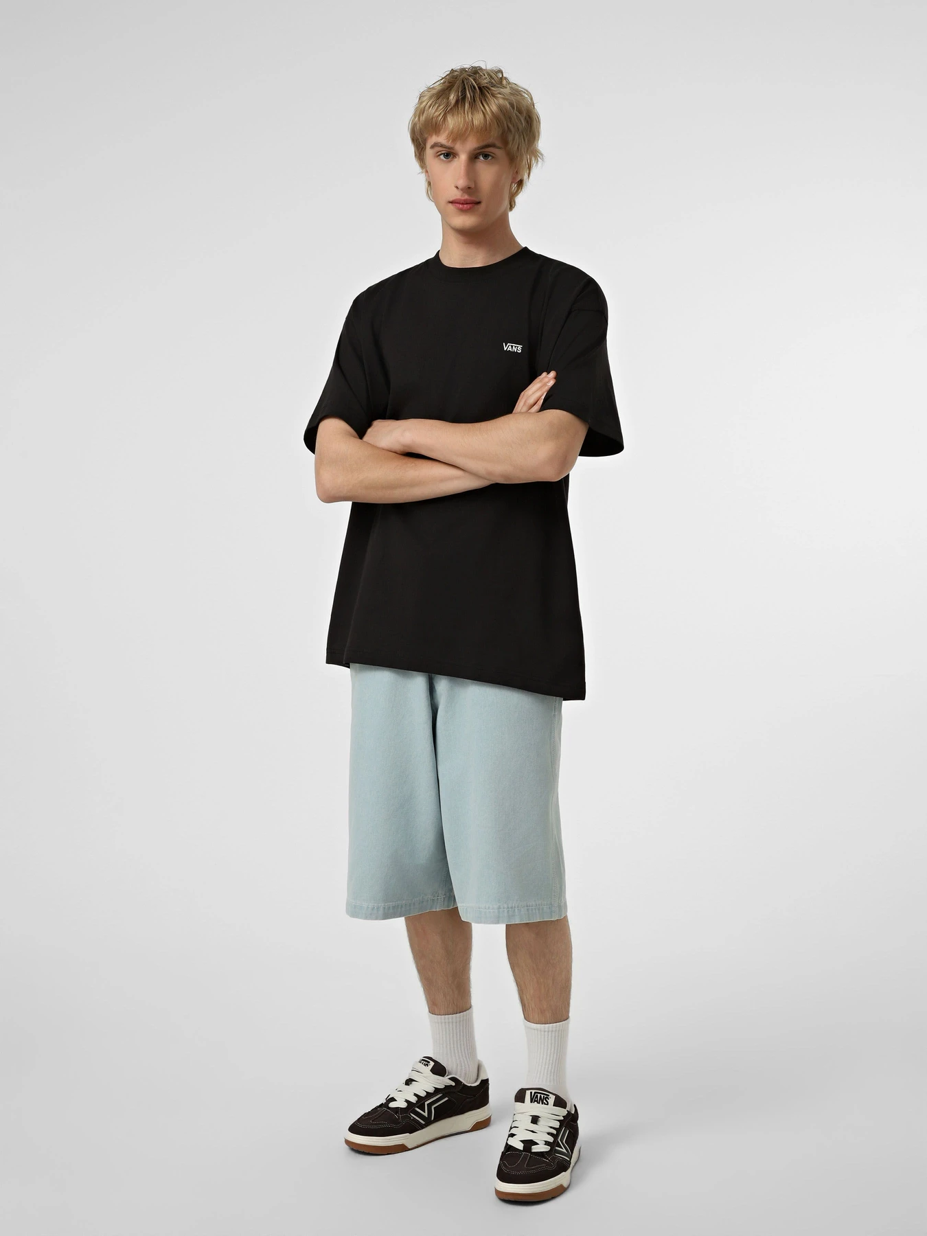Футболки и поло Vans LEFT CHEST II LOOSE SS модель VN000P1PBLK1 Футболки и поло Vans LEFT CHEST II LOOSE SS модель VN000P1PBLK1 Фото