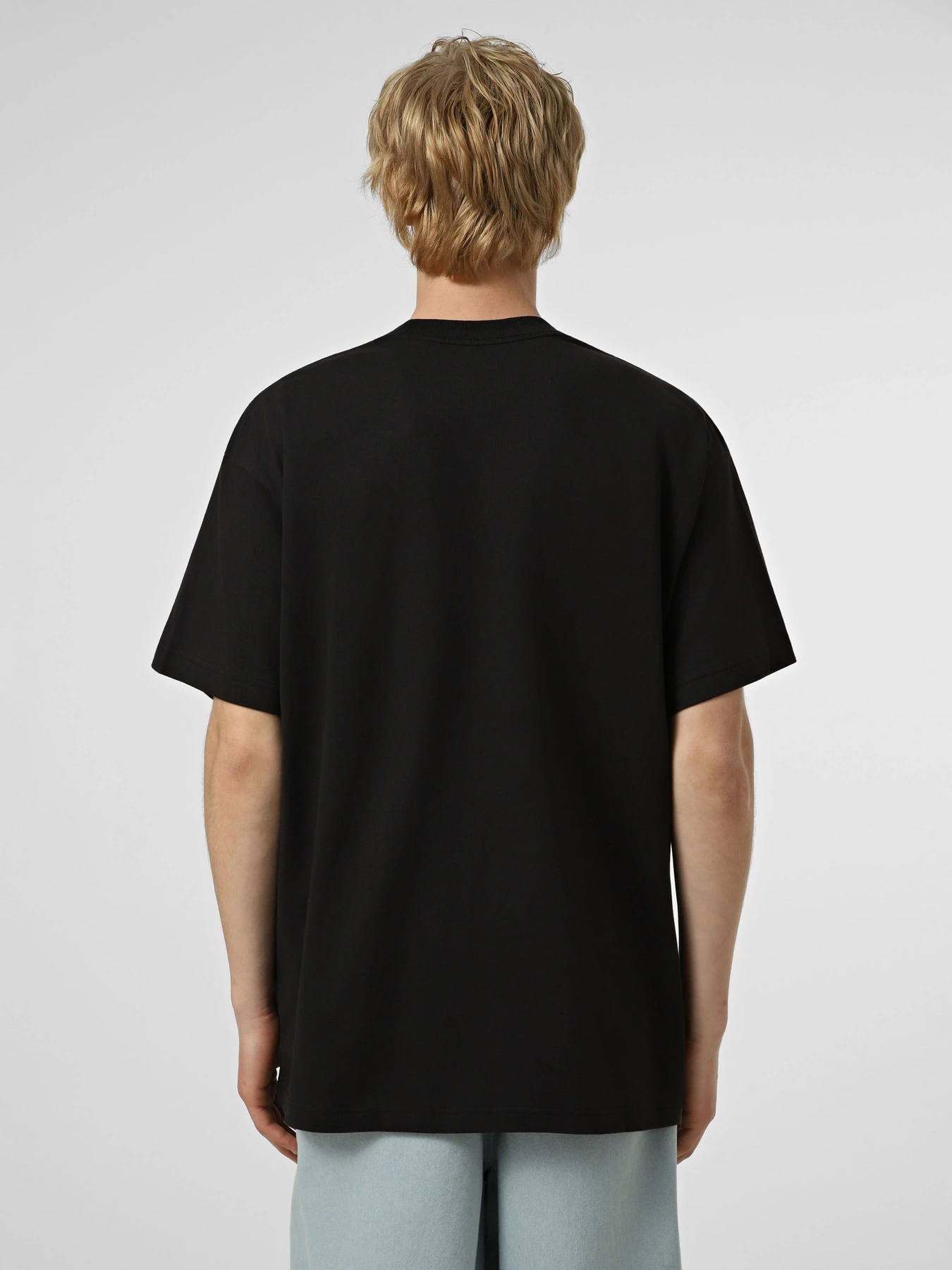 Футболки и поло Vans LEFT CHEST II LOOSE SS модель VN000P1PBLK1 Футболки и поло Vans LEFT CHEST II LOOSE SS модель VN000P1PBLK1 Фото