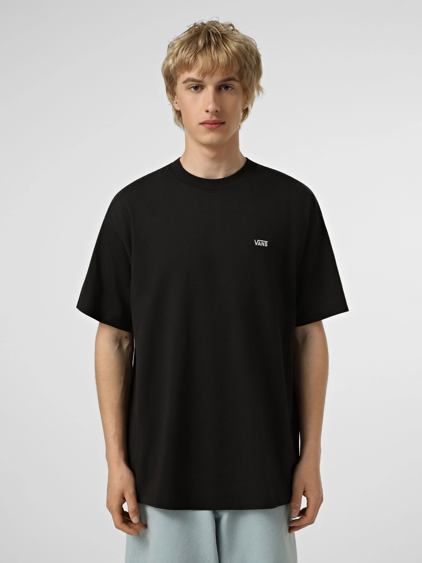 Футболки и поло Vans LEFT CHEST II LOOSE SS модель VN000P1PBLK1 Футболки и поло Vans LEFT CHEST II LOOSE SS модель VN000P1PBLK1 Фото