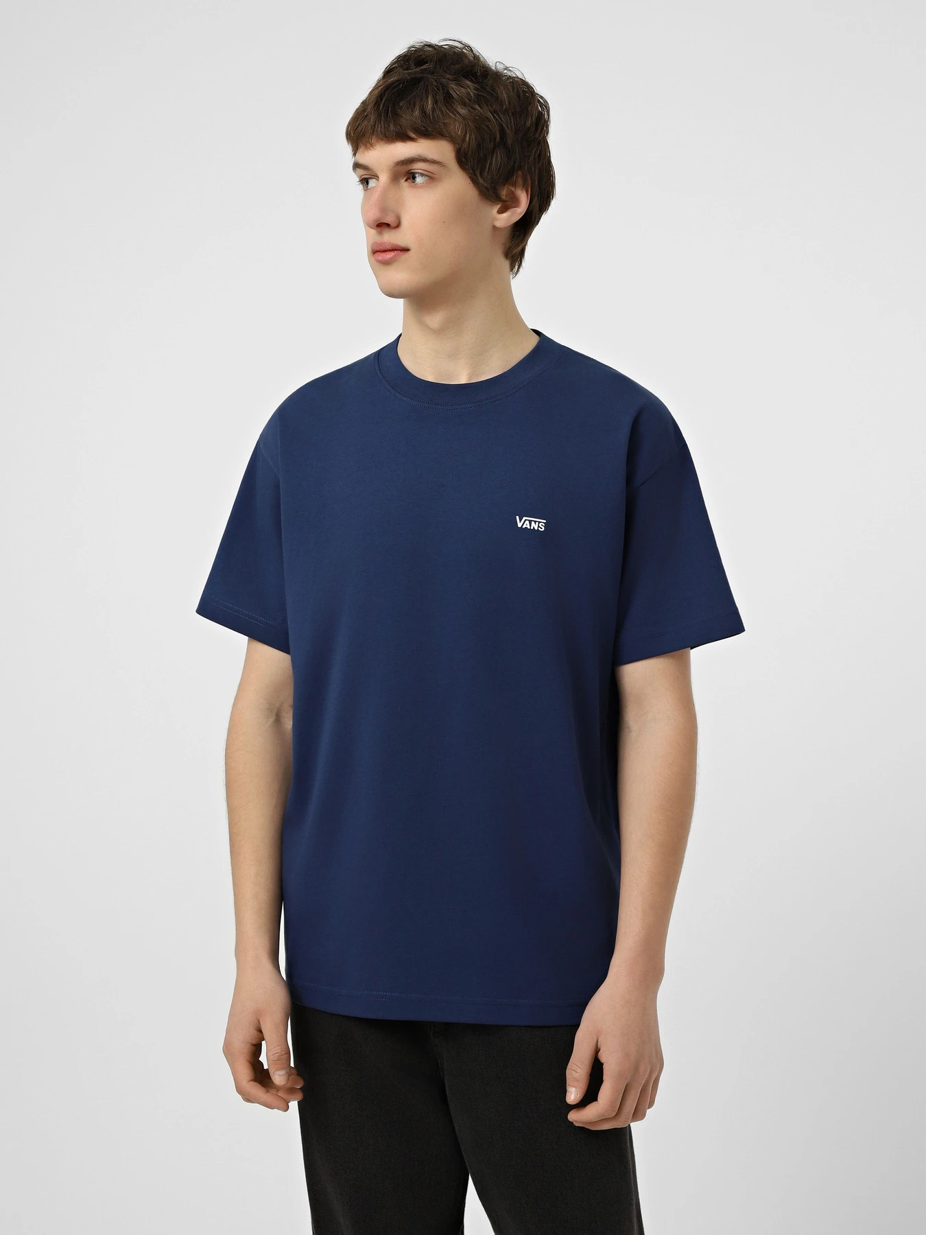 Футболки и поло Vans LEFT CHEST SS модель VN000R9XFOB1 Футболки и поло Vans LEFT CHEST SS модель VN000R9XFOB1 Фото