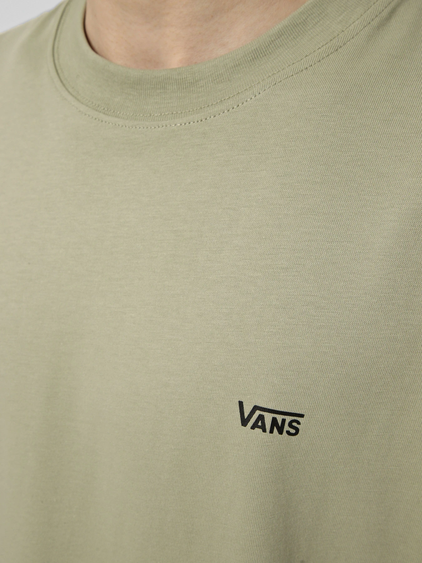 Футболки і поло Vans LEFT CHEST SS модель VN000R9XFSG1 Фото