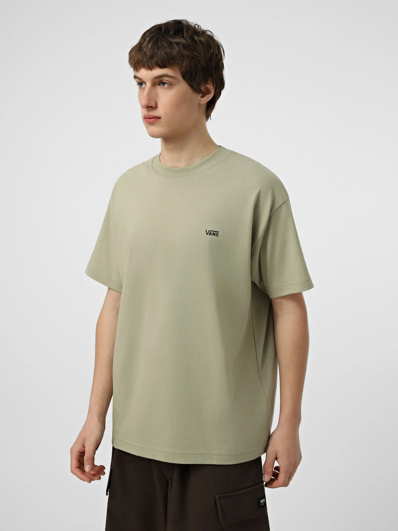 Футболки і поло Vans LEFT CHEST SS модель VN000R9XFSG1 Фото