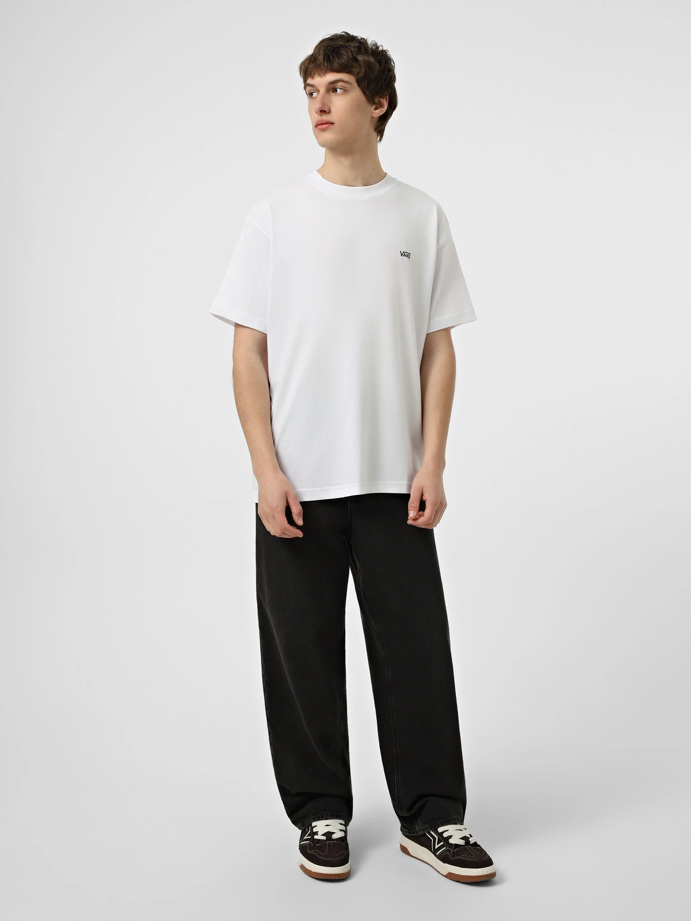 Футболки и поло Vans LEFT CHEST SS модель VN000R9XWHT1 Футболки и поло Vans LEFT CHEST SS модель VN000R9XWHT1 Фото