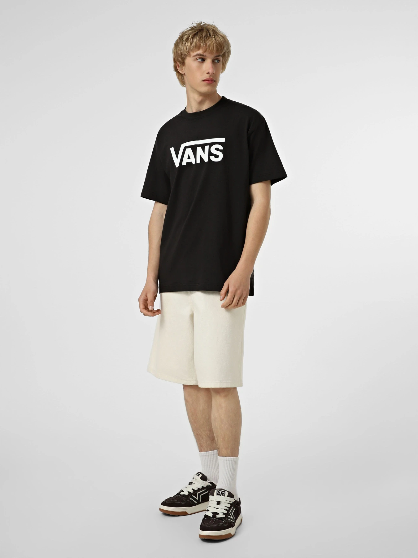 Футболки и поло Vans VANS CLASSIC SS TEE модель VN000RA1BLK1 Футболки и поло Vans VANS CLASSIC SS TEE модель VN000RA1BLK1 Фото