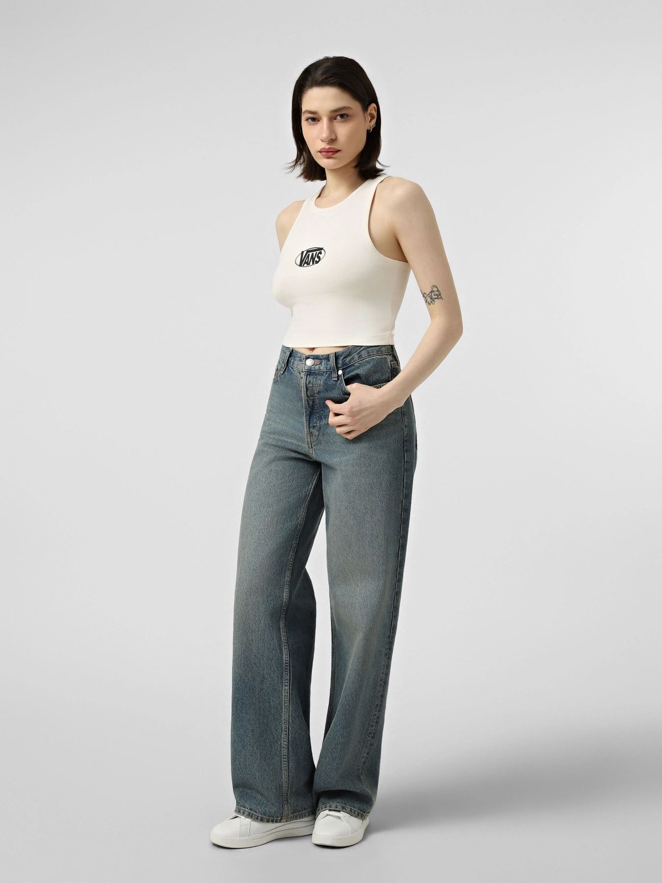 Футболки и поло Vans OVAL LOGO TANK модель VN000XDPC9F1 Футболки и поло Vans OVAL LOGO TANK модель VN000XDPC9F1 Фото
