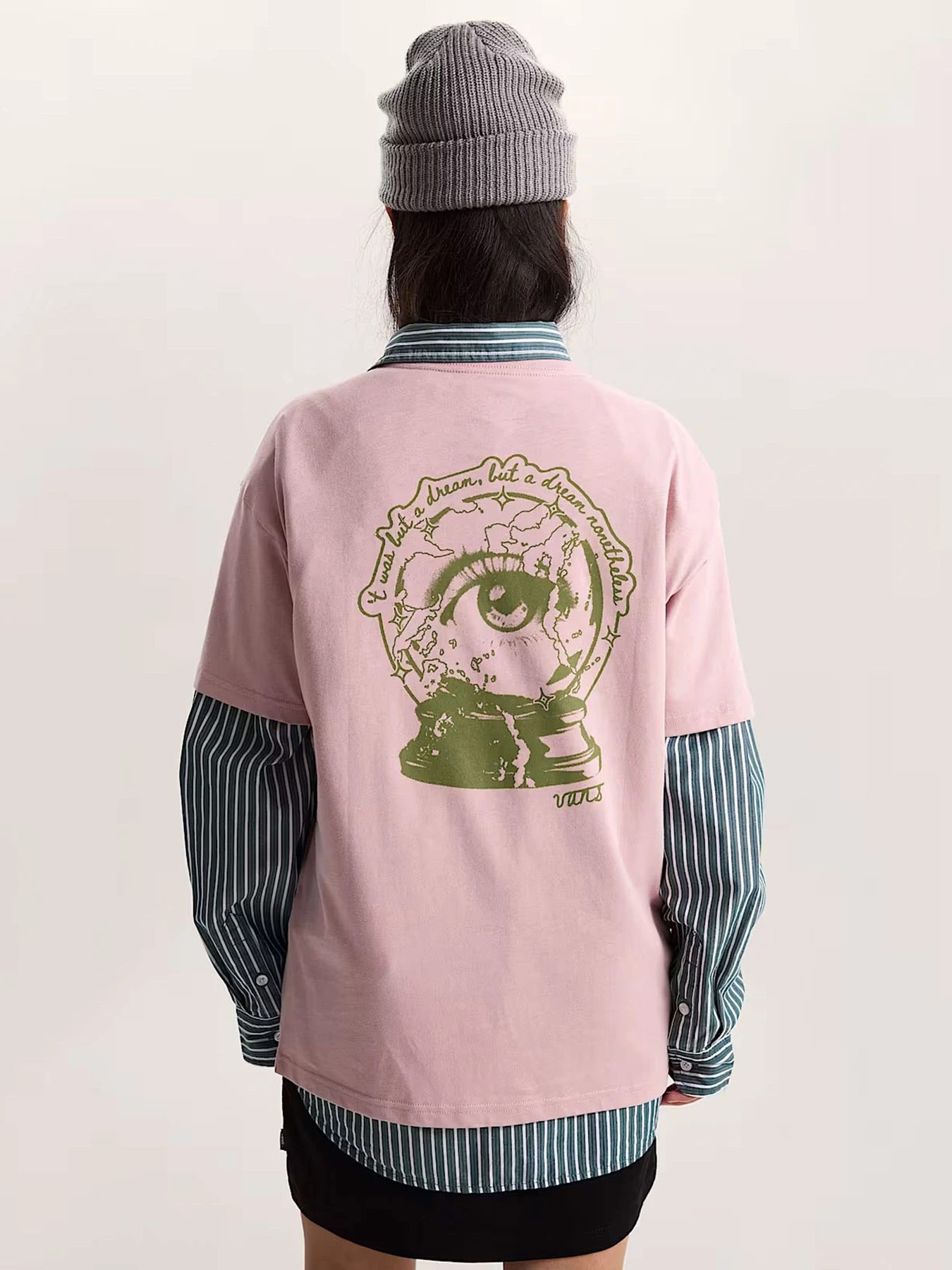 Футболки и поло Vans CRYSTAL DREAM OS TEE модель VN000XEBFPR1 Фото