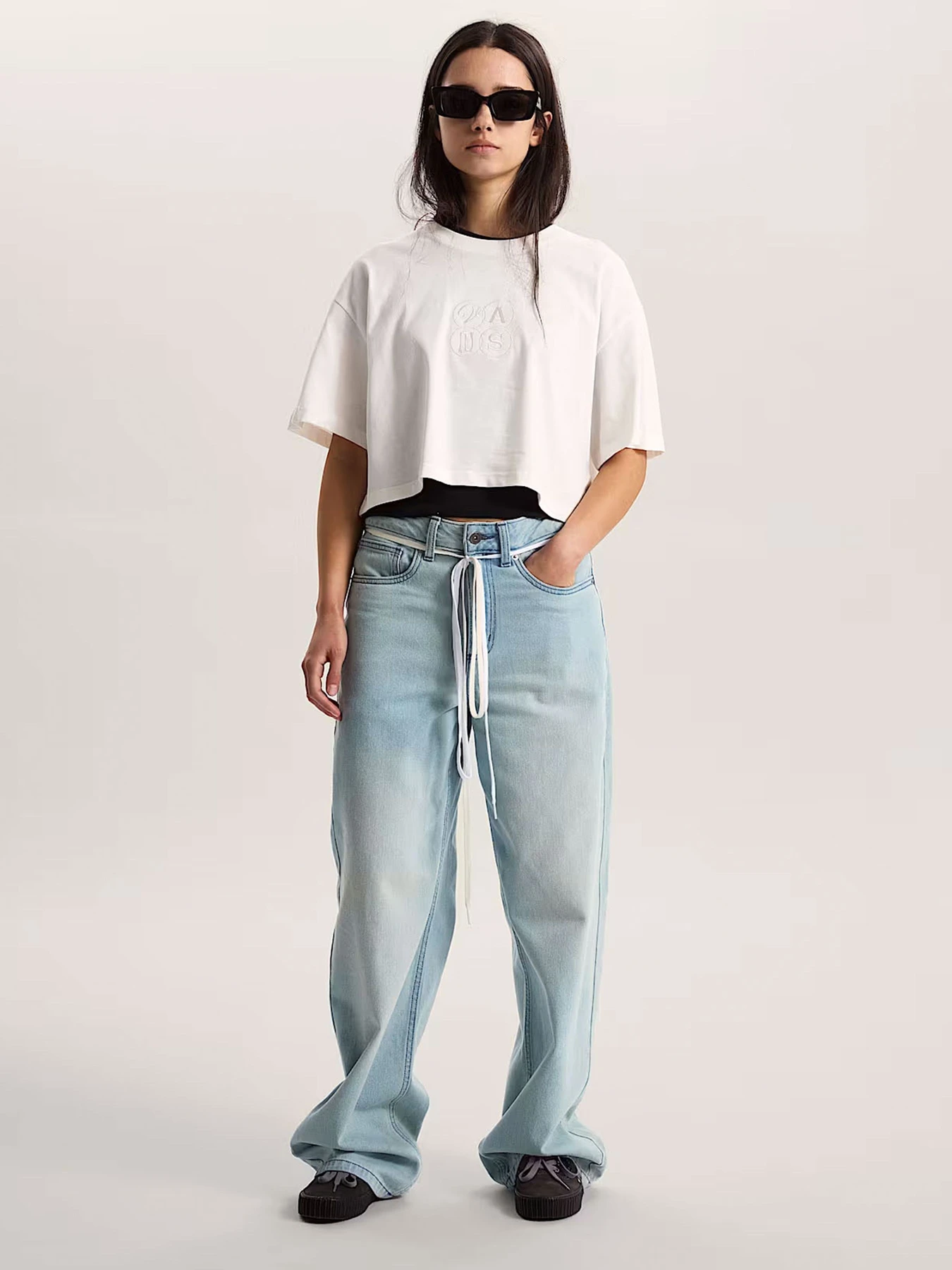 Футболки і поло Vans ELLIPSE RELAX CROP SS модель VN000XDWC9F1 Футболки і поло Vans ELLIPSE RELAX CROP SS модель VN000XDWC9F1 Фото
