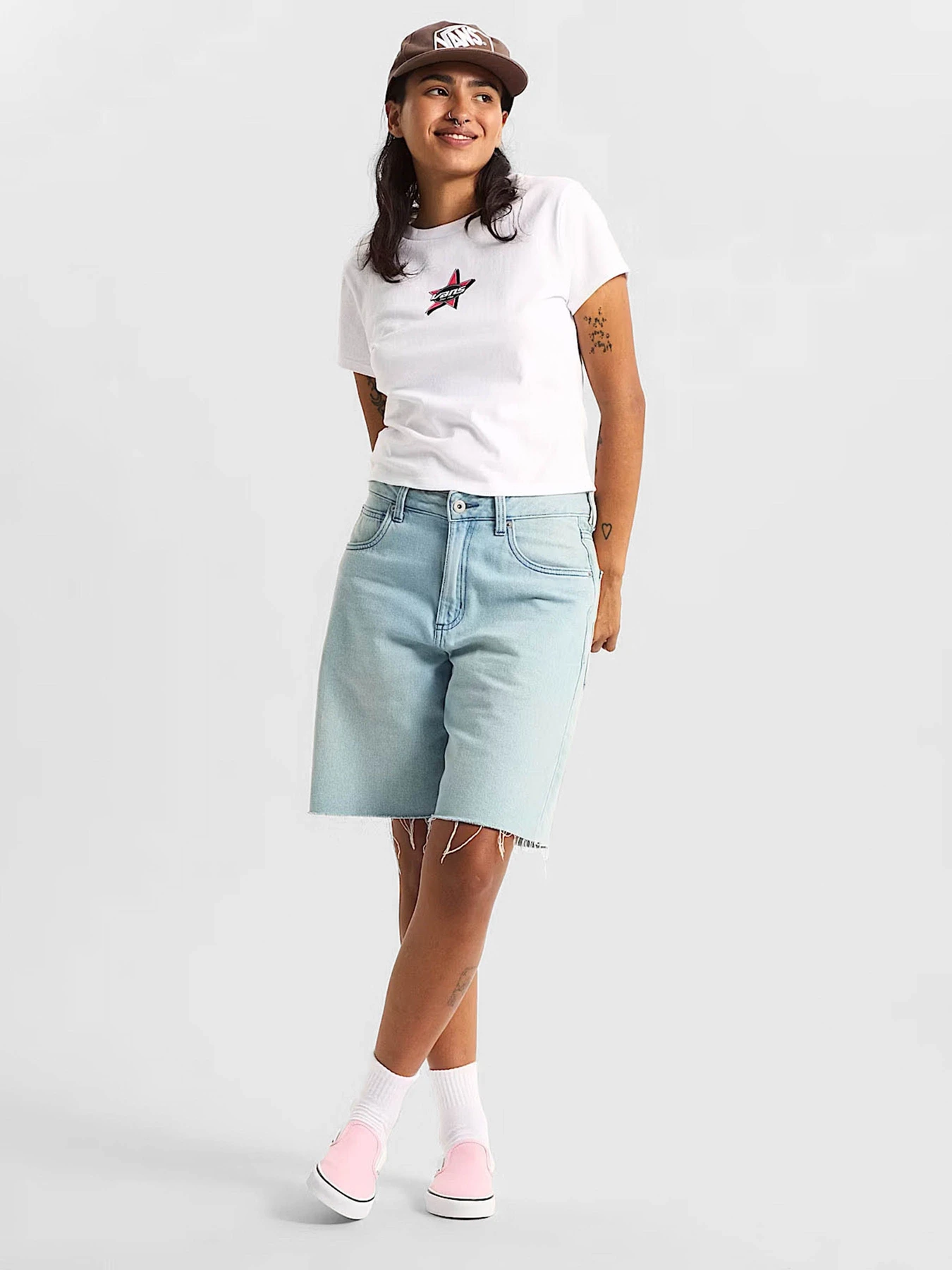Футболки и поло Vans STARMARKED SS BABY TEE модель VN000SWBWHT1 Футболки и поло Vans STARMARKED SS BABY TEE модель VN000SWBWHT1 Фото